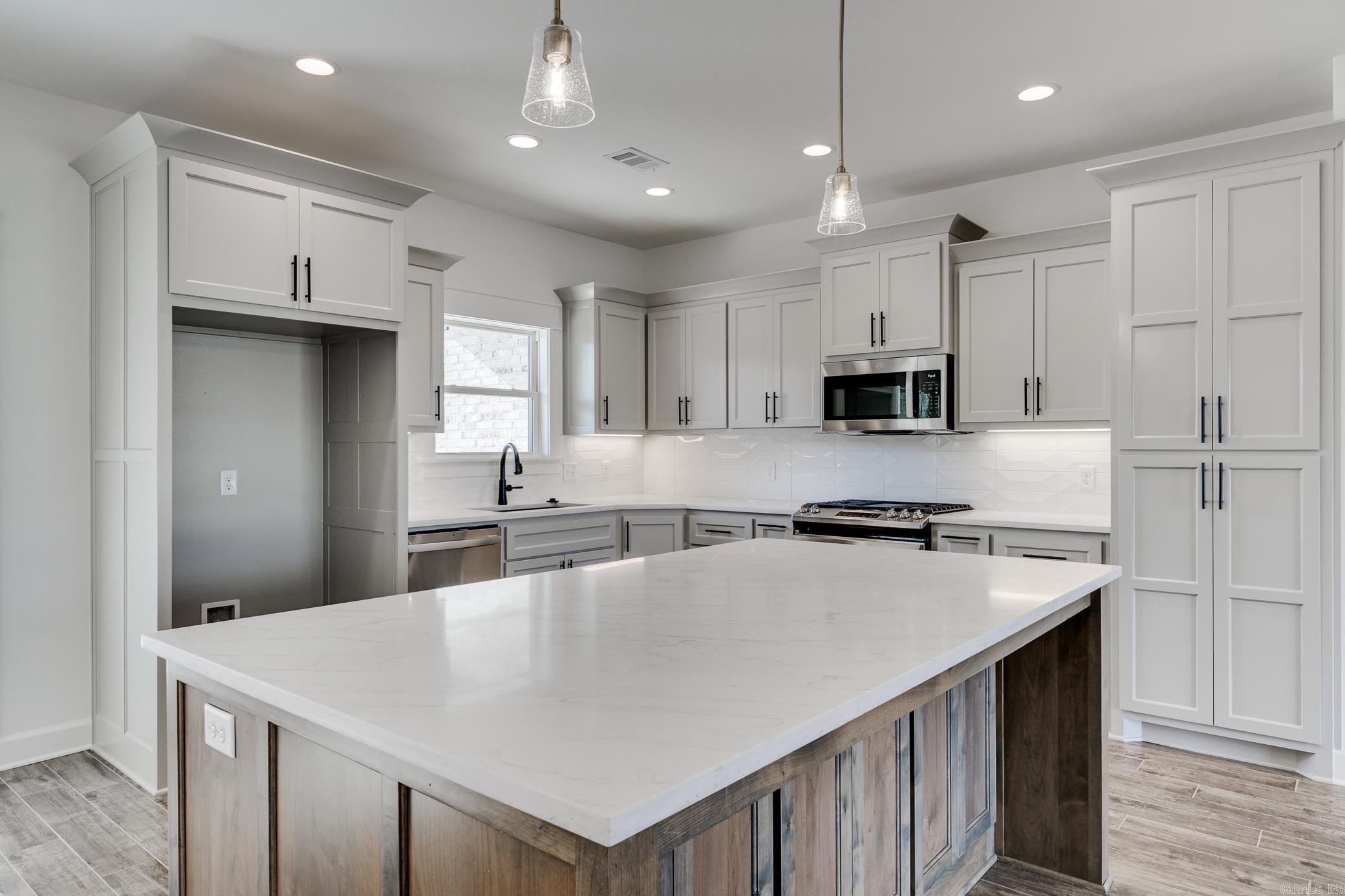 EAST MEADOW - Residential