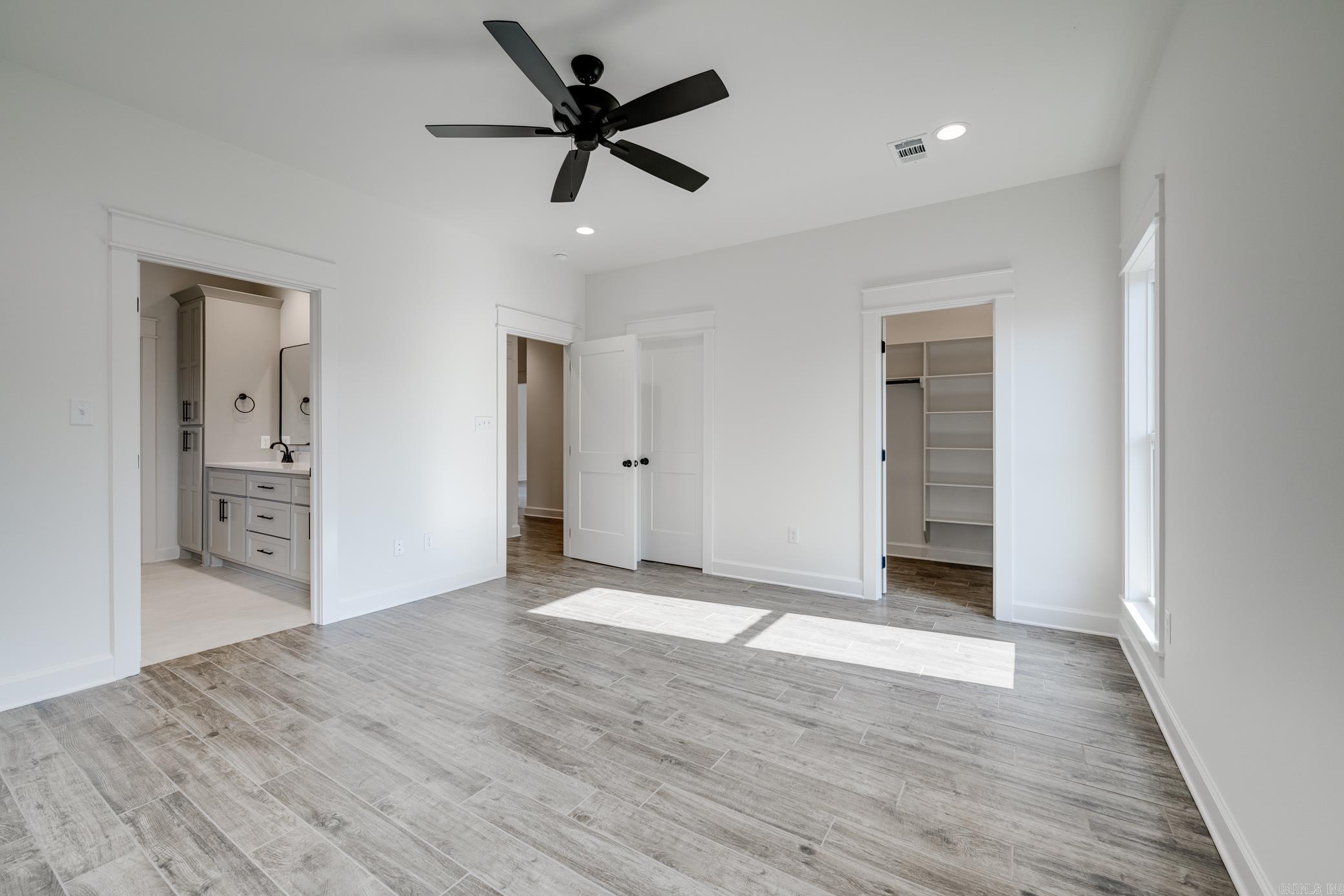 EAST MEADOW - Residential