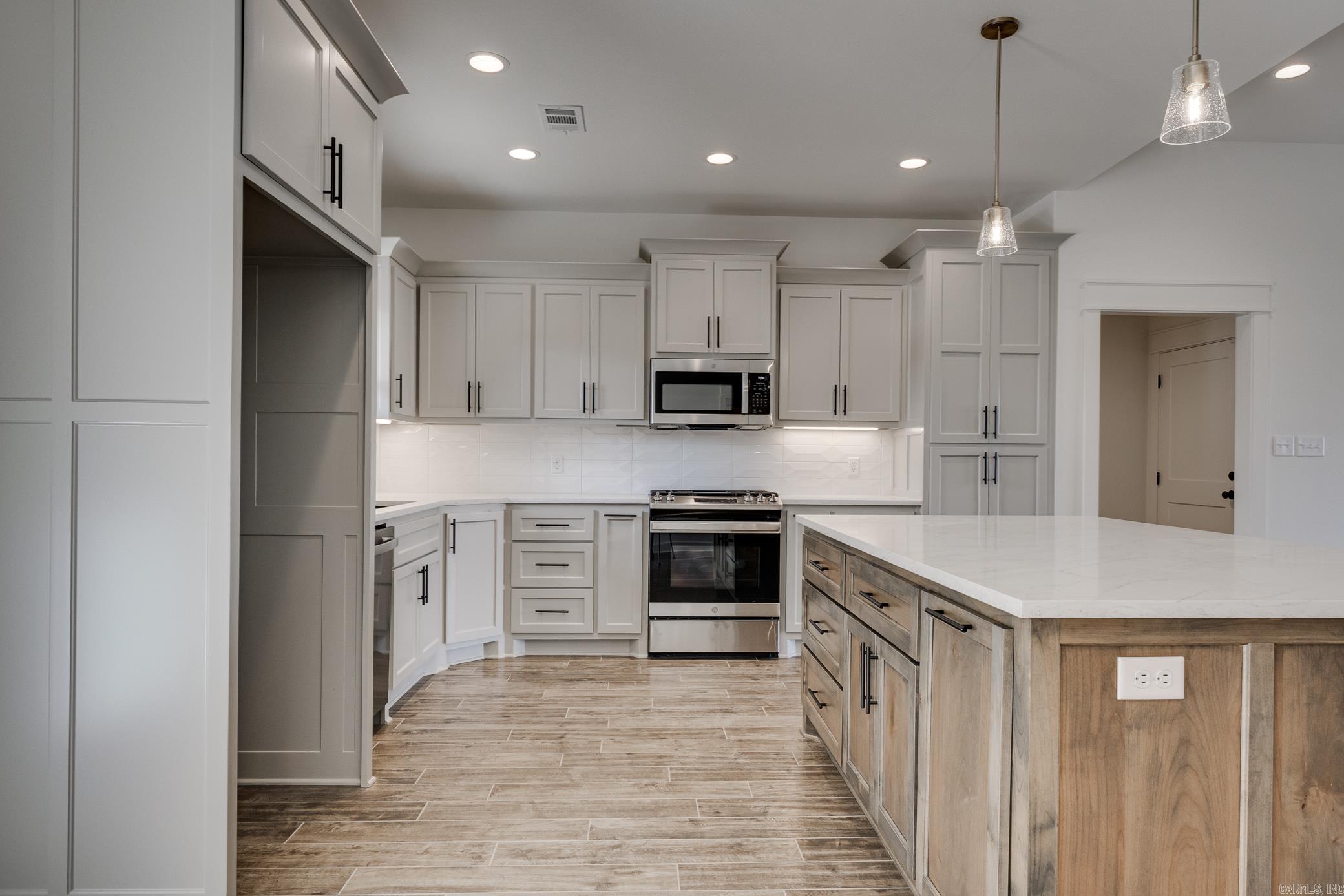 EAST MEADOW - Residential