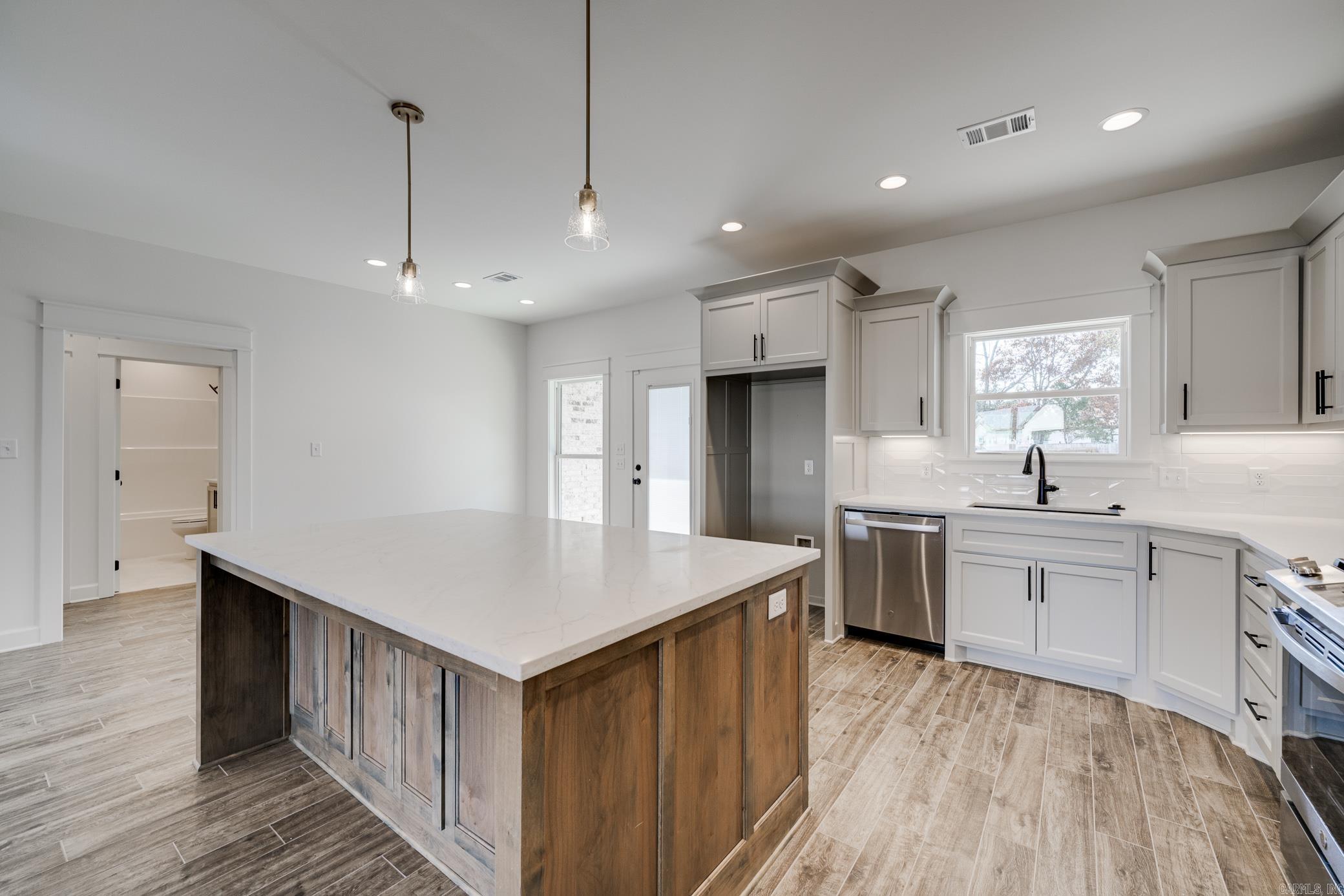 EAST MEADOW - Residential