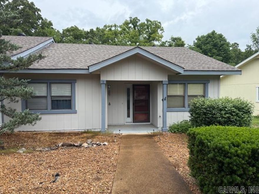 Carefree living in beautiful Cherokee Village conveniently located near parks, River access, lakes and golf courses. Roomy 2 bedroom With Jack and Jill bath. Sunroom Across the back to overlook trees backyard. Don’t miss this affordable opportunity to own your retreat