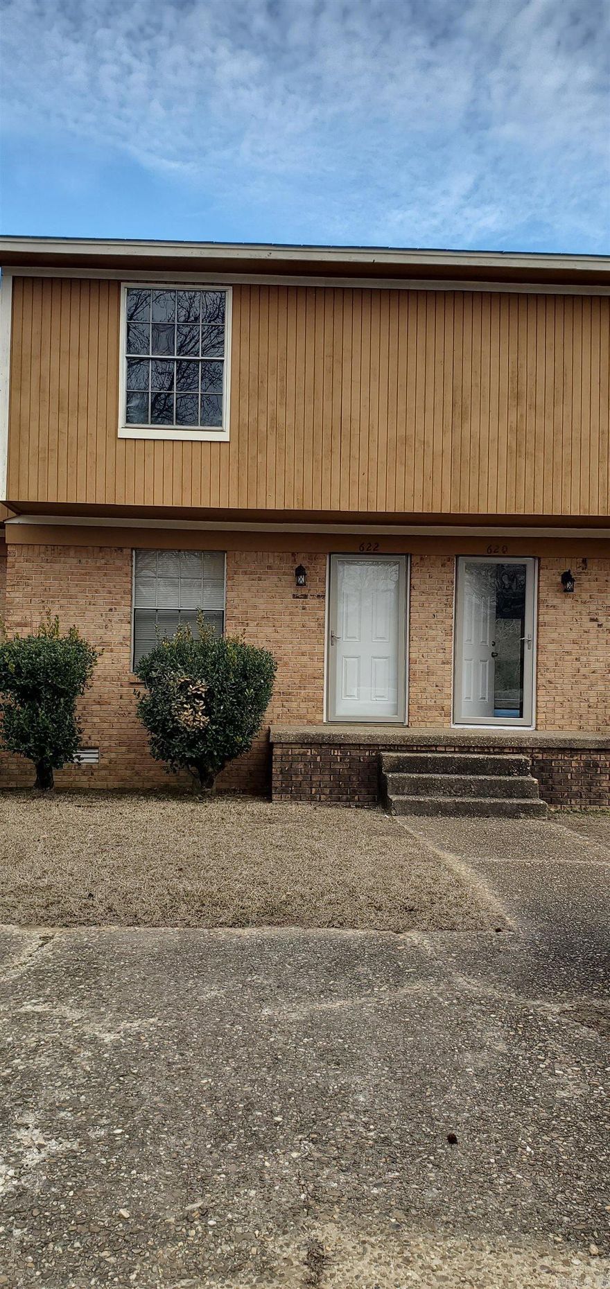 Updated 2 bedroom, 1.5 bathroom apartment in Sherwood. Amenities included: central air, central heat, dishwasher, storage, and yard.