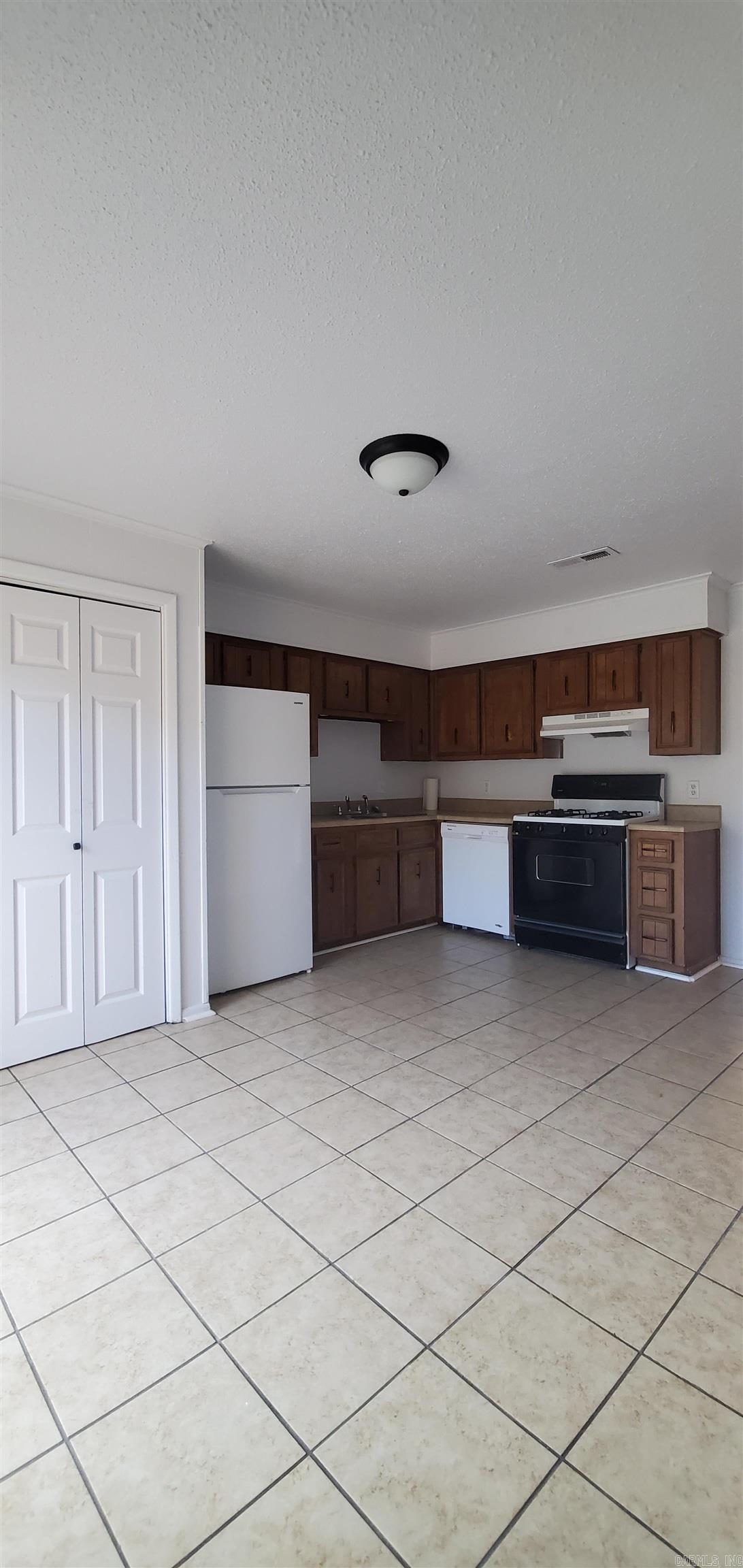 Royal Manor - Residential Lease