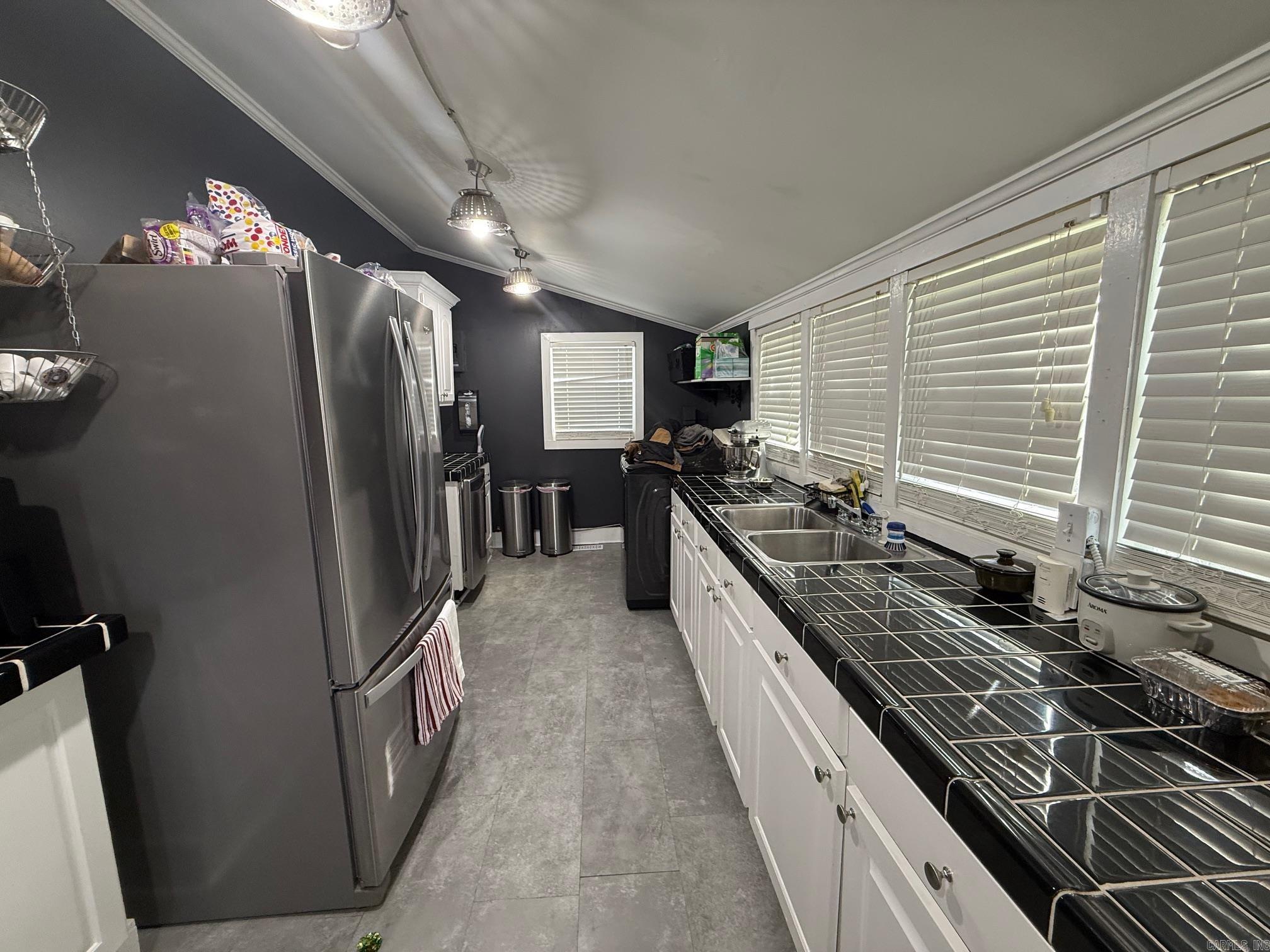 CLAYS H P ADDN TO ROLAND - Residential