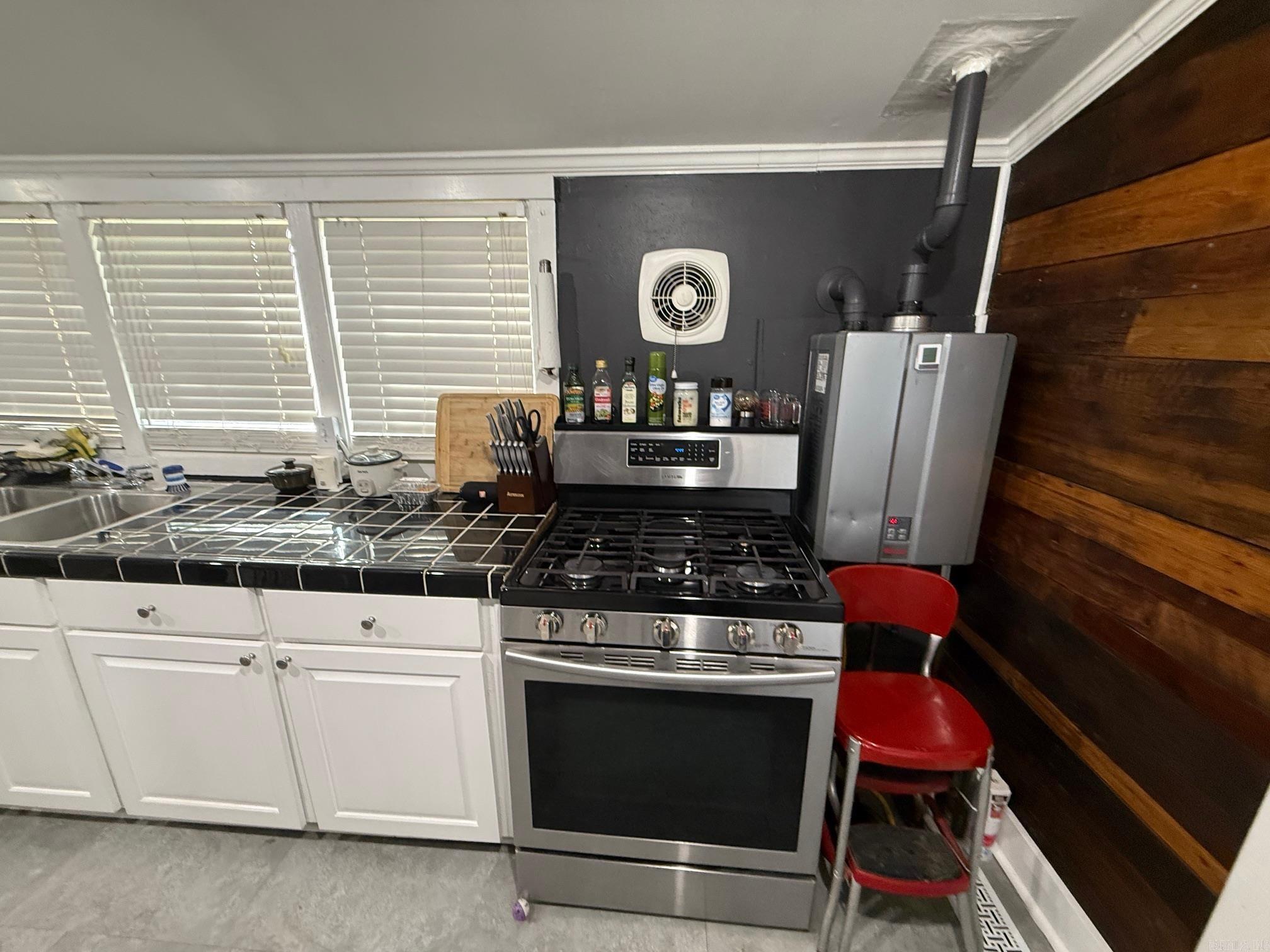 CLAYS H P ADDN TO ROLAND - Residential