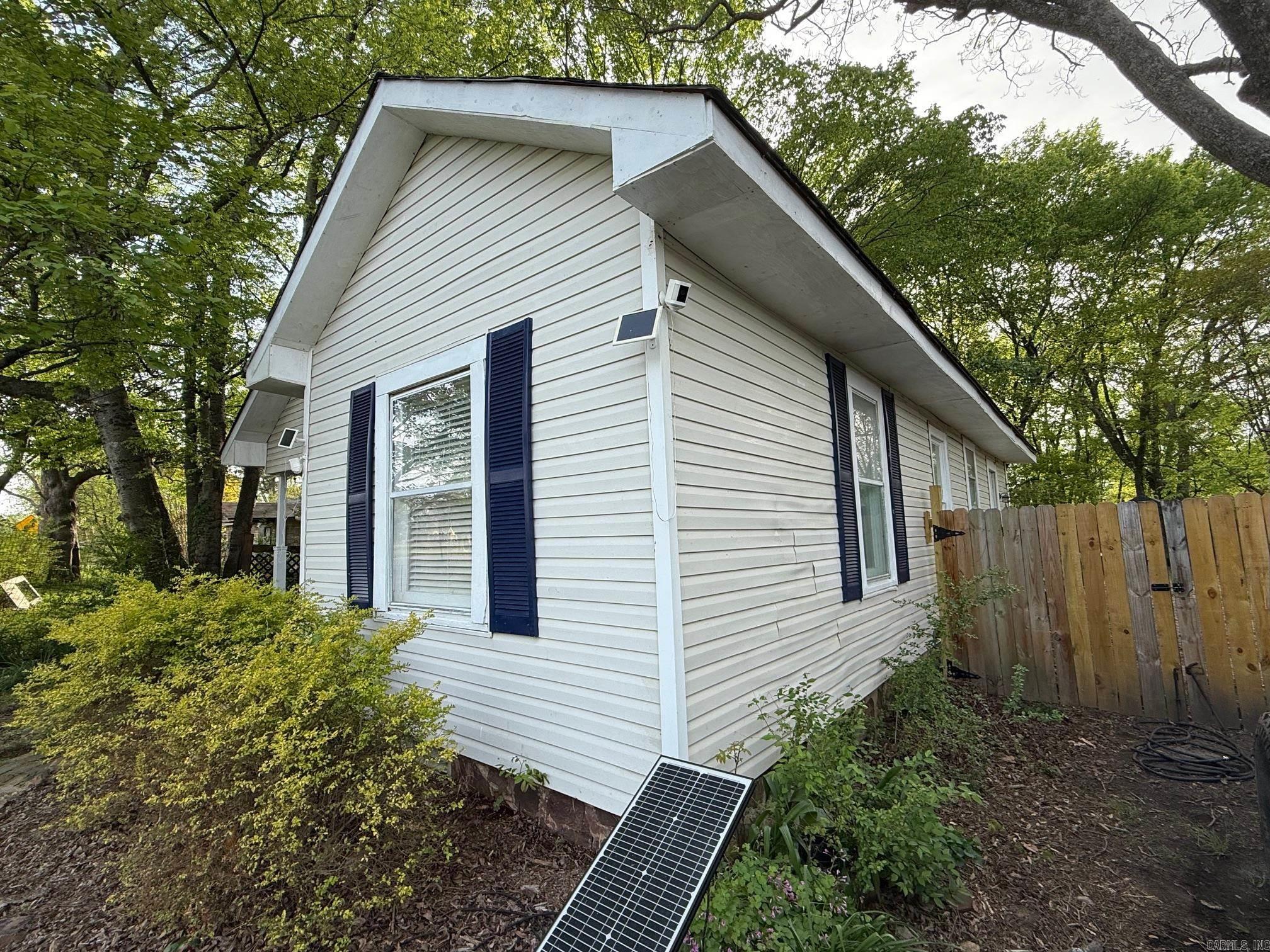 CLAYS H P ADDN TO ROLAND - Residential