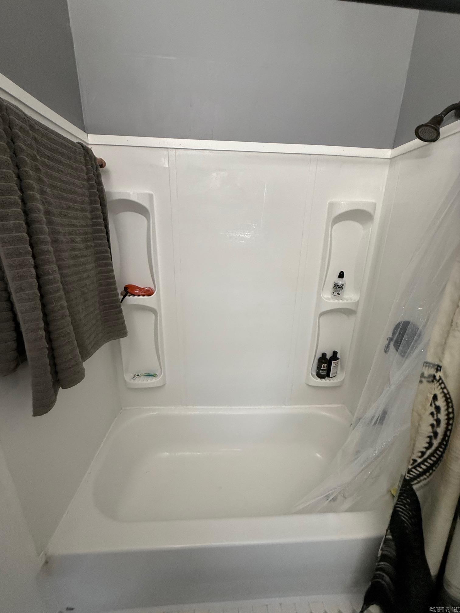 CLAYS H P ADDN TO ROLAND - Residential