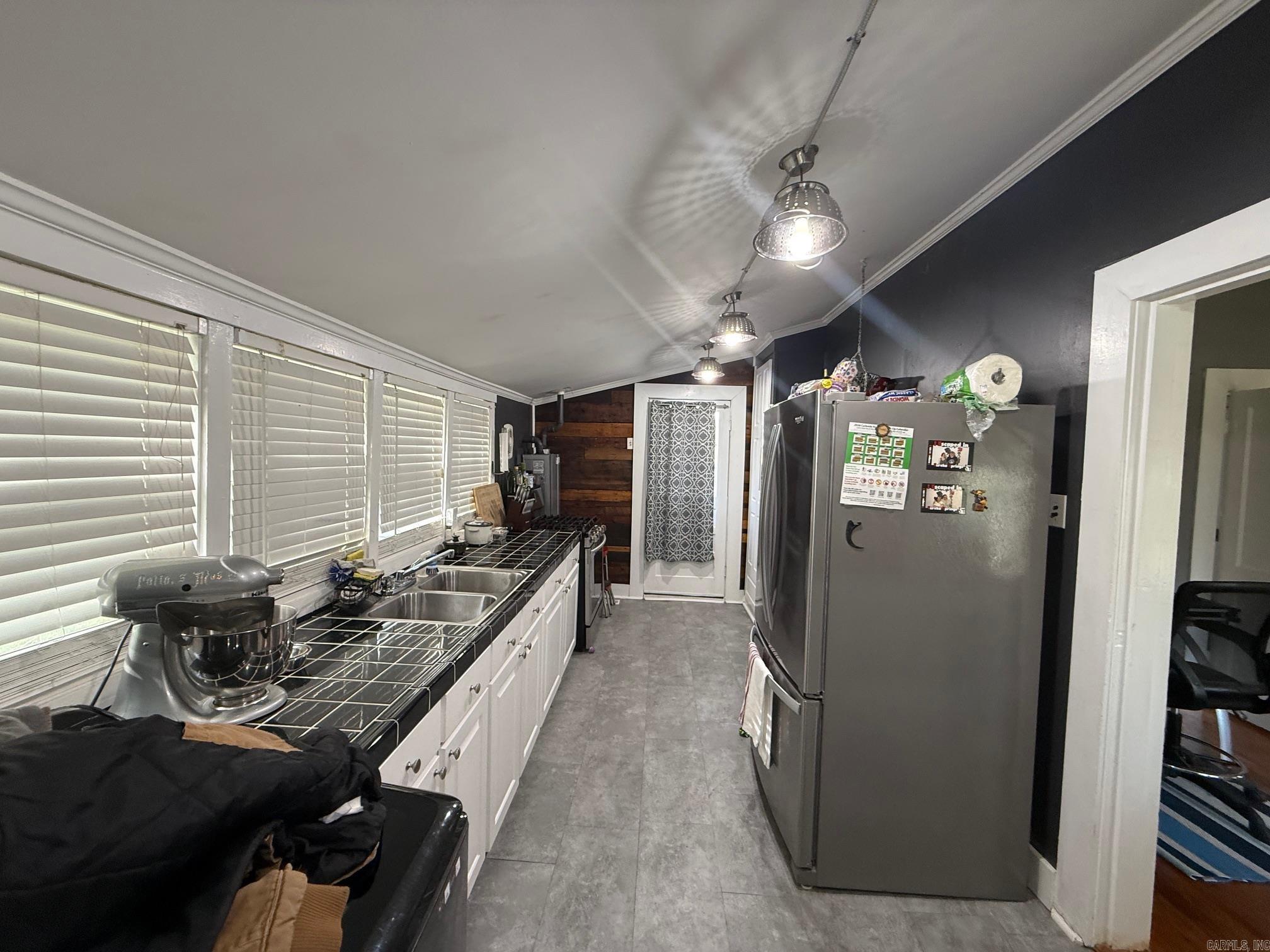 CLAYS H P ADDN TO ROLAND - Residential