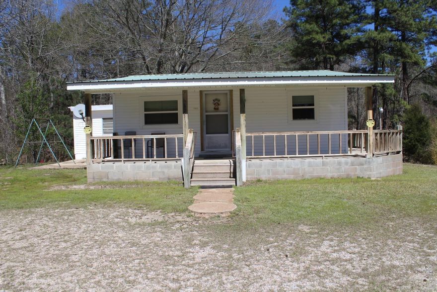 3 Bed, 1 full bath with approx. 1052 Sq. Ft. of living space situated on approx. 2 acres.  Separate office space.  Concrete patio.  HOME IS TO BE SOLD WITH ALL FURNISHINGS, APPLIANCES AND KITCHEN EQUIPMENT.