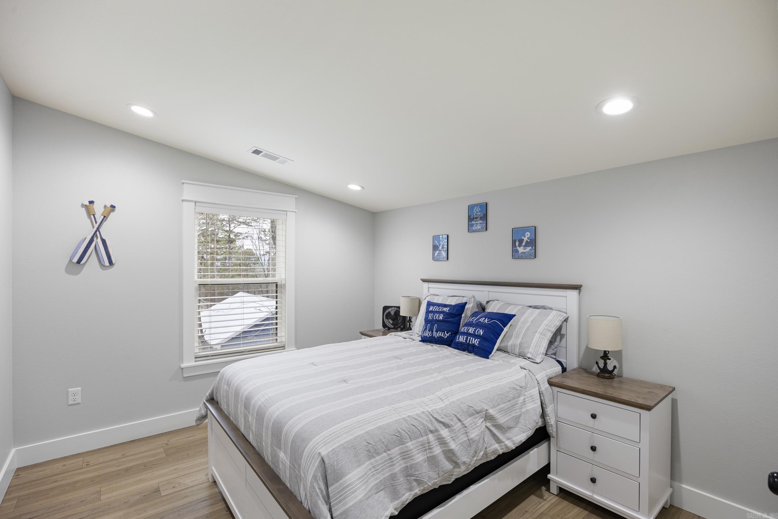 WOODLAND SHORES - Residential