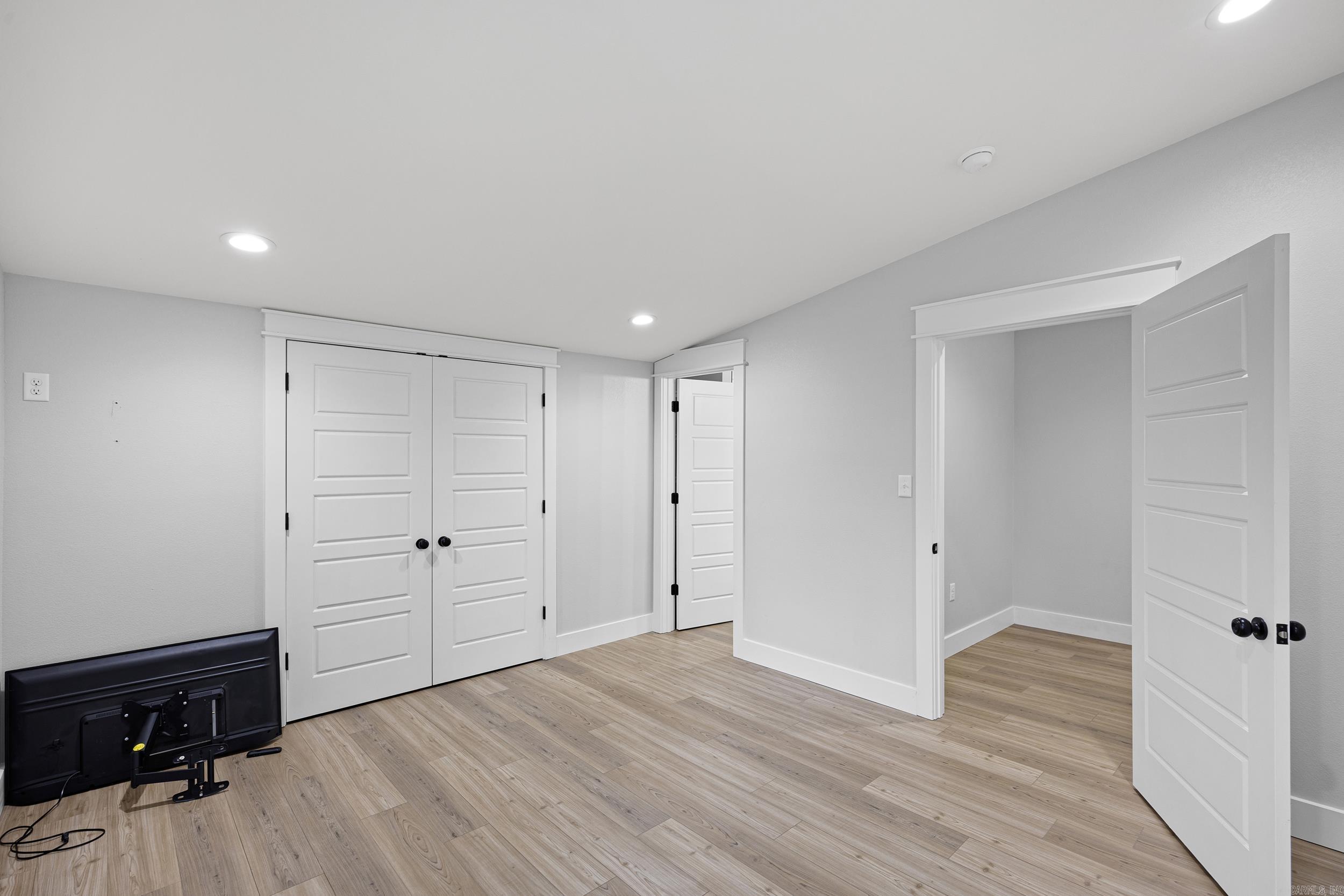 WOODLAND SHORES - Residential