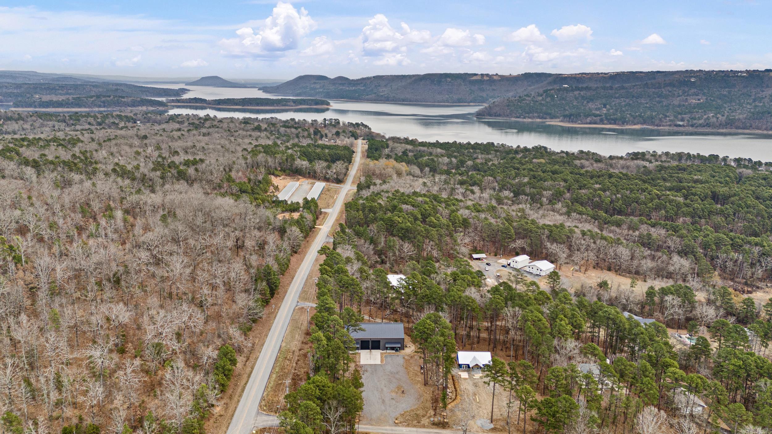 WOODLAND SHORES - Residential