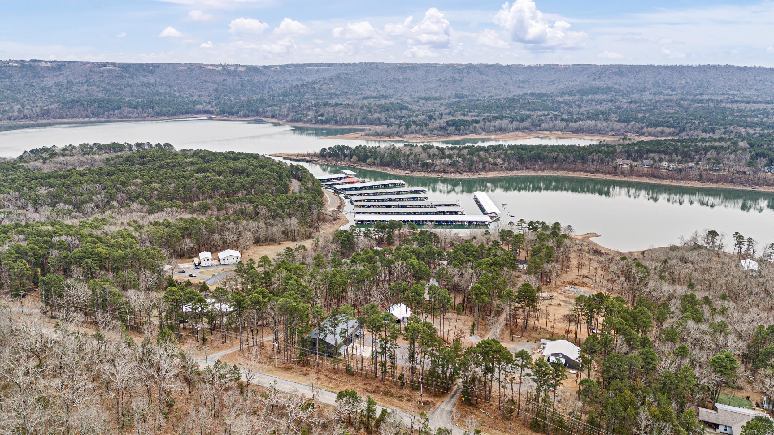 WOODLAND SHORES - Residential