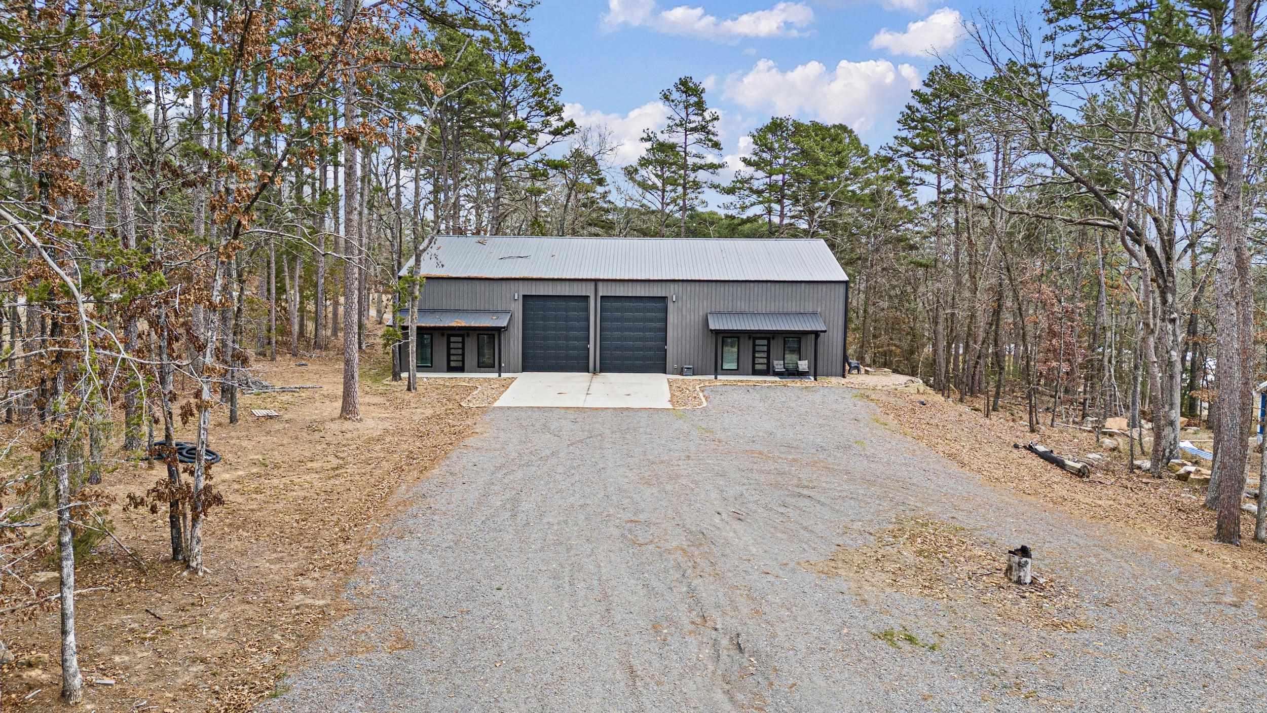 WOODLAND SHORES - Residential