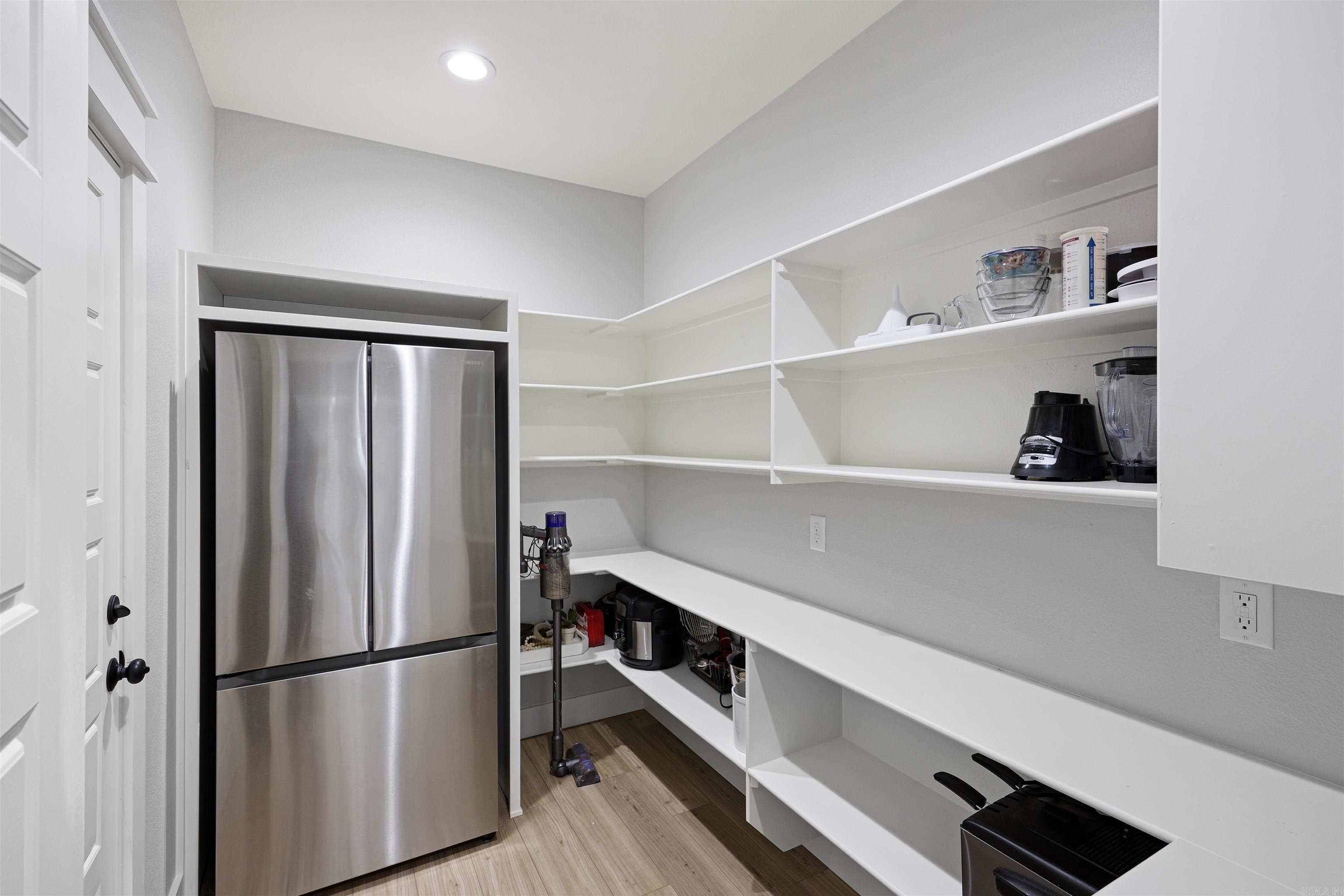 WOODLAND SHORES - Residential