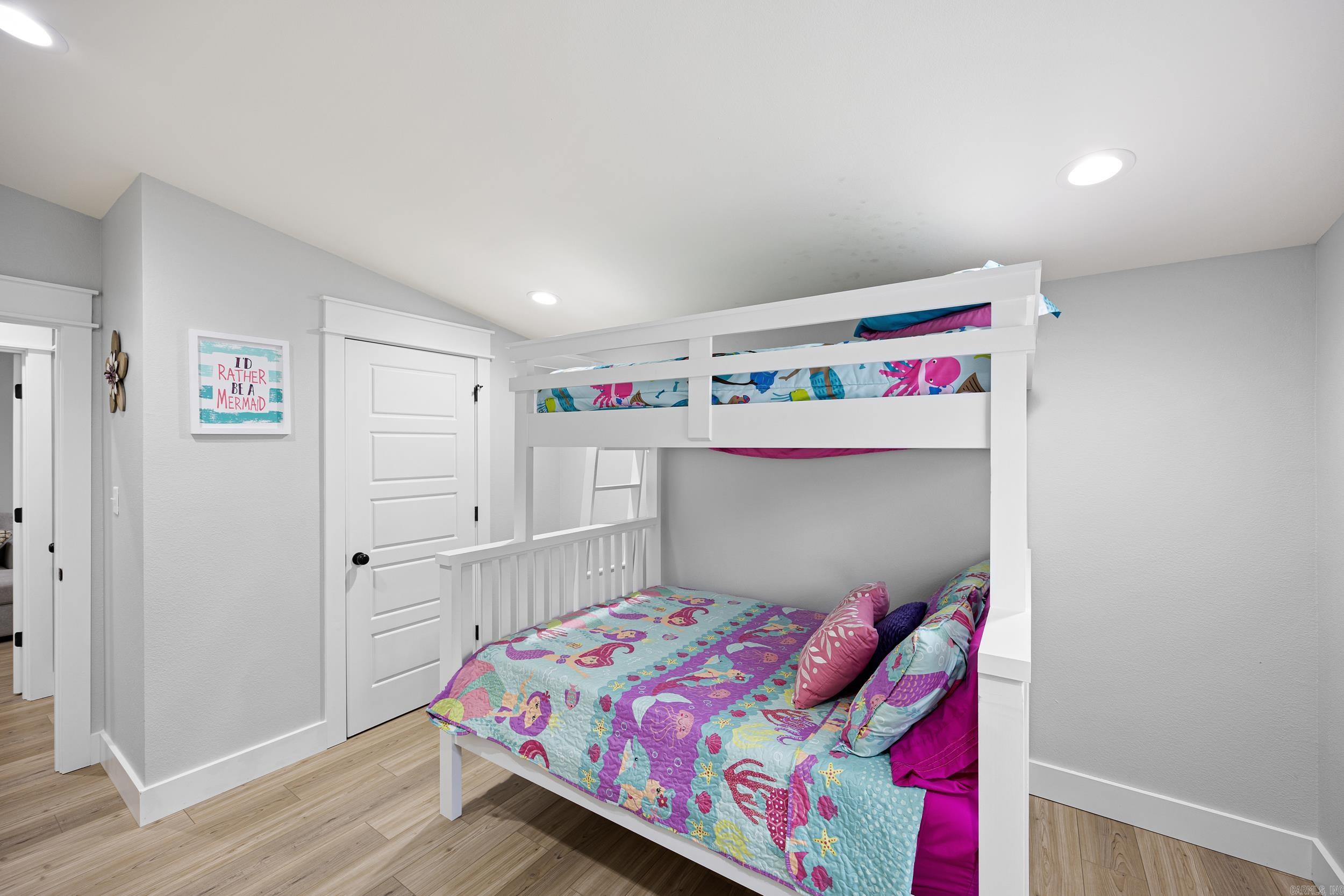 WOODLAND SHORES - Residential