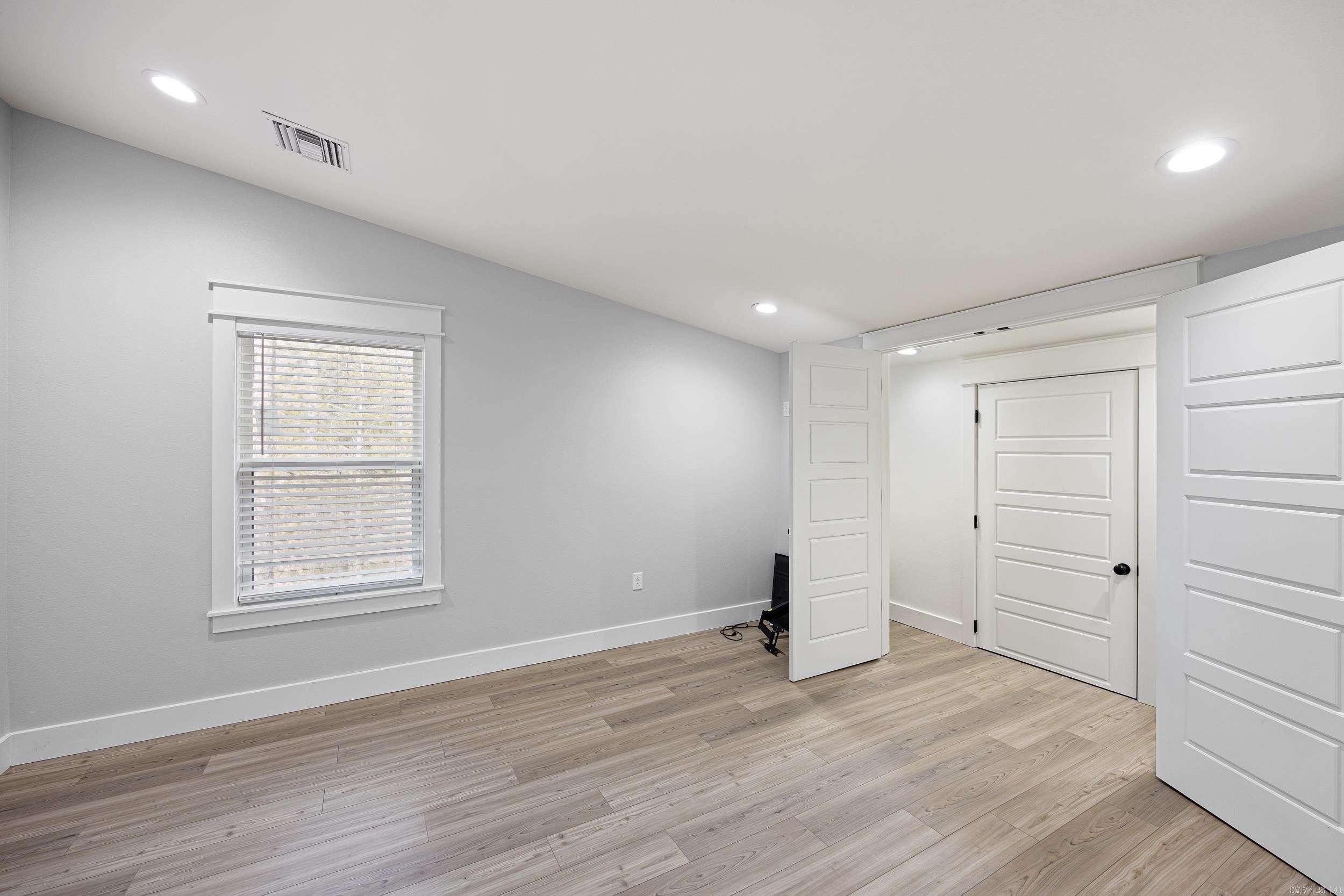 WOODLAND SHORES - Residential