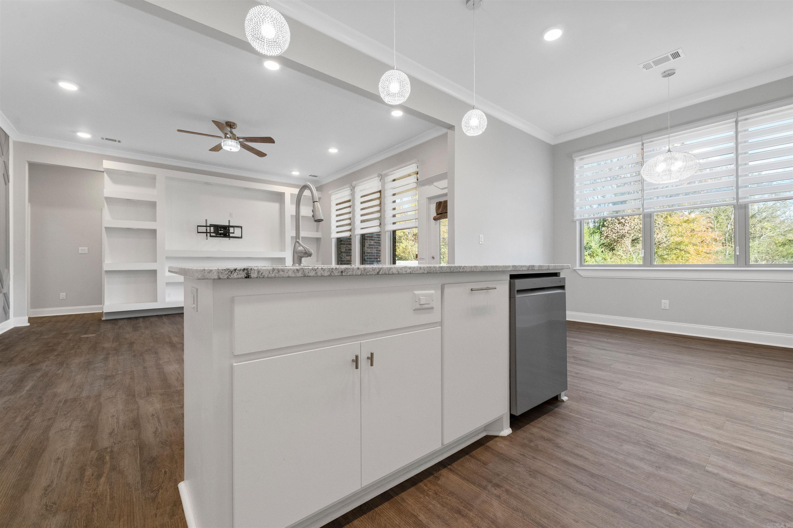 NORTH SHORE @ HURRICANE LAKE EST - Residential