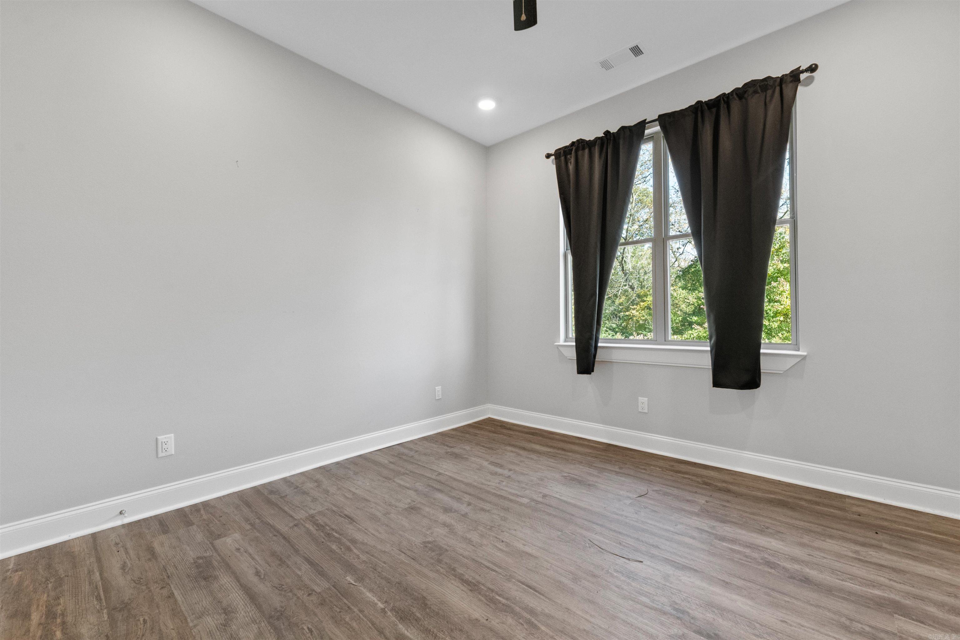 NORTH SHORE @ HURRICANE LAKE EST - Residential