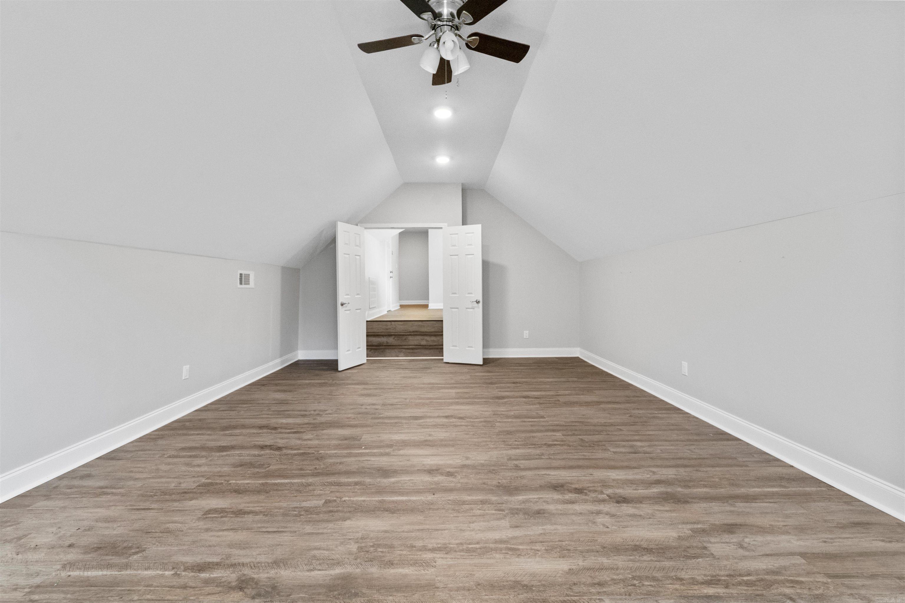 NORTH SHORE @ HURRICANE LAKE EST - Residential