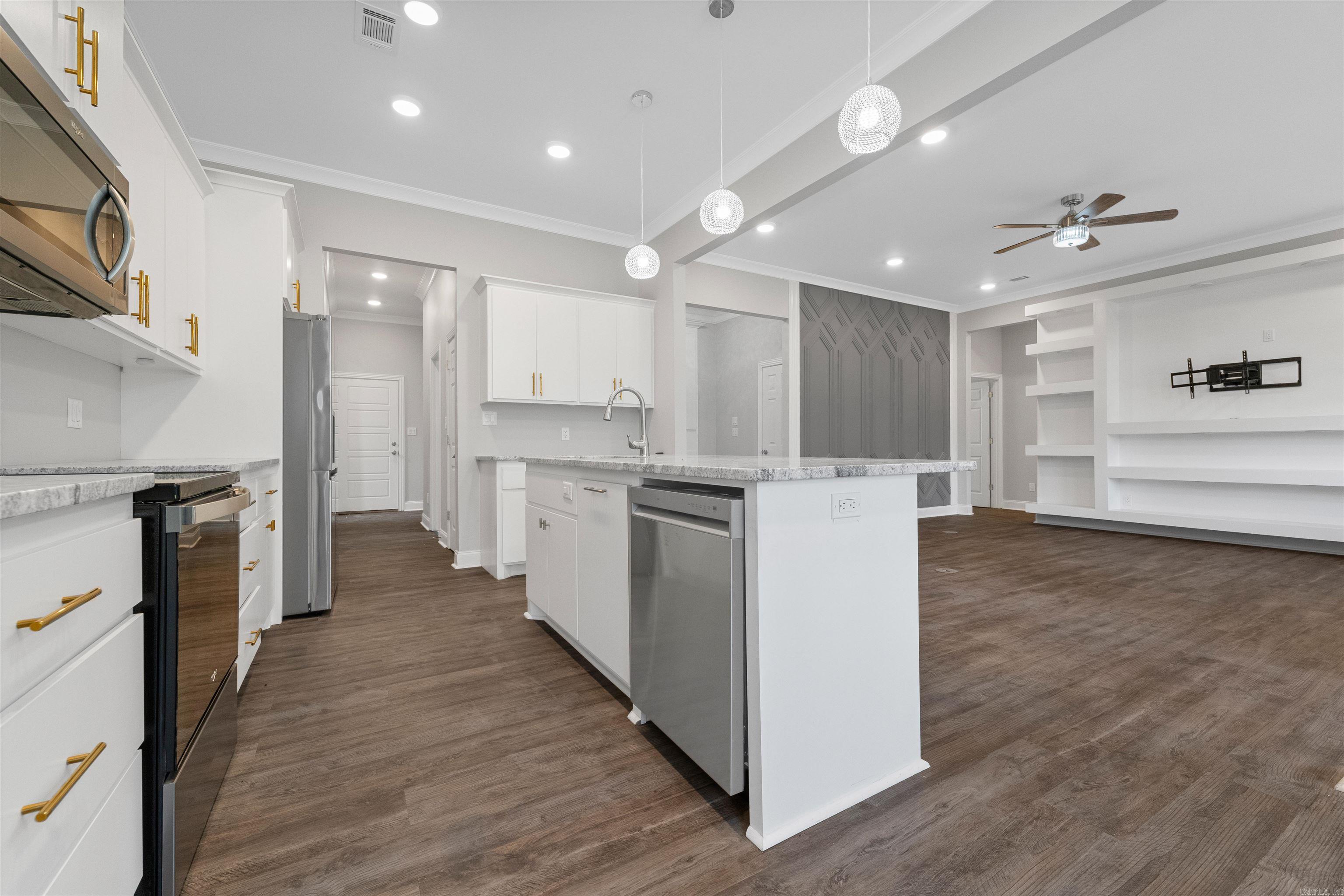 NORTH SHORE @ HURRICANE LAKE EST - Residential