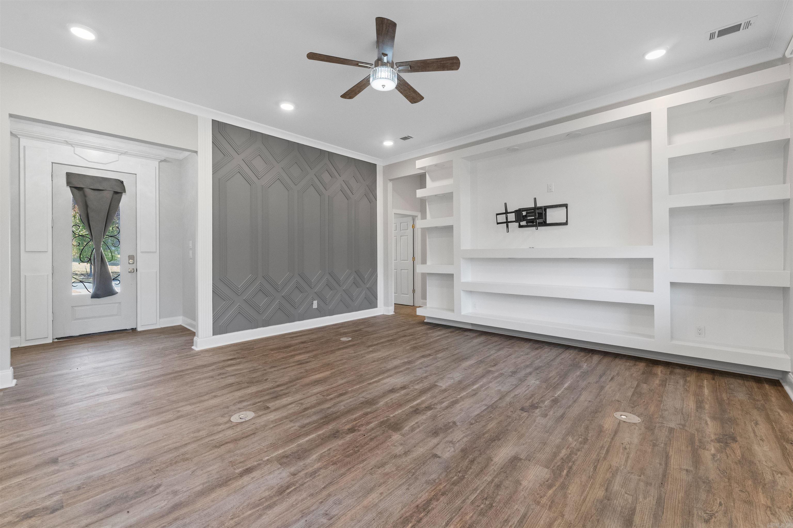 NORTH SHORE @ HURRICANE LAKE EST - Residential