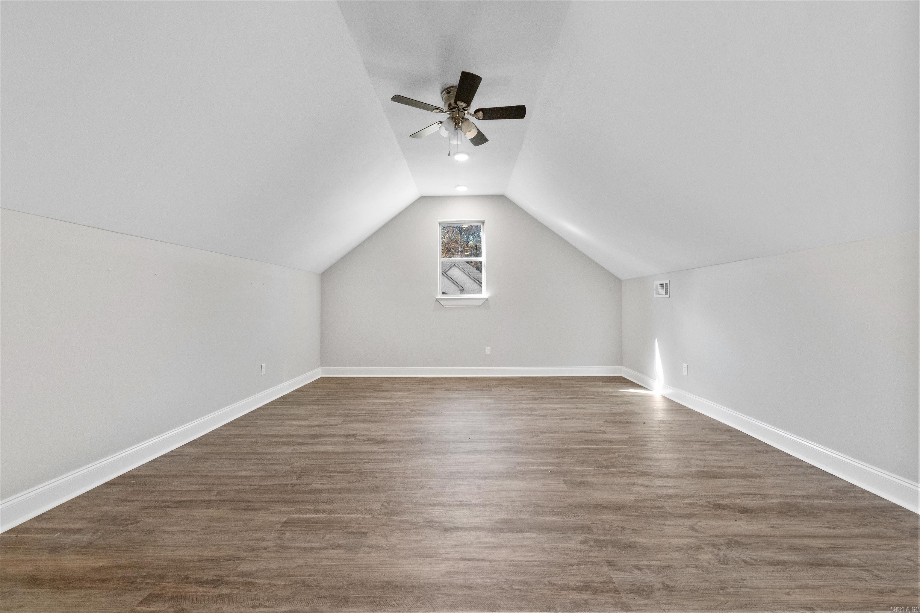 NORTH SHORE @ HURRICANE LAKE EST - Residential