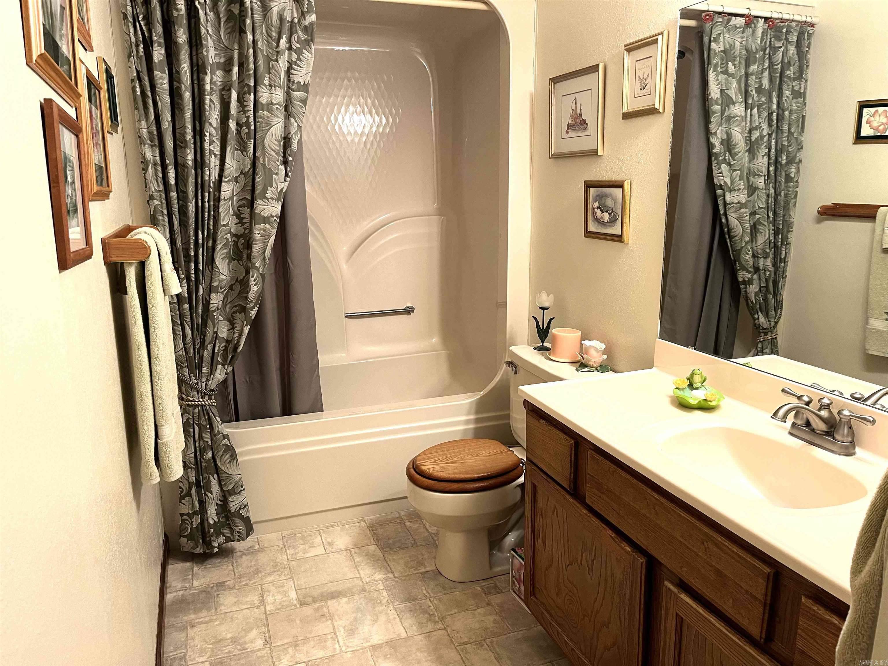 HERITAGE OAKS - Residential