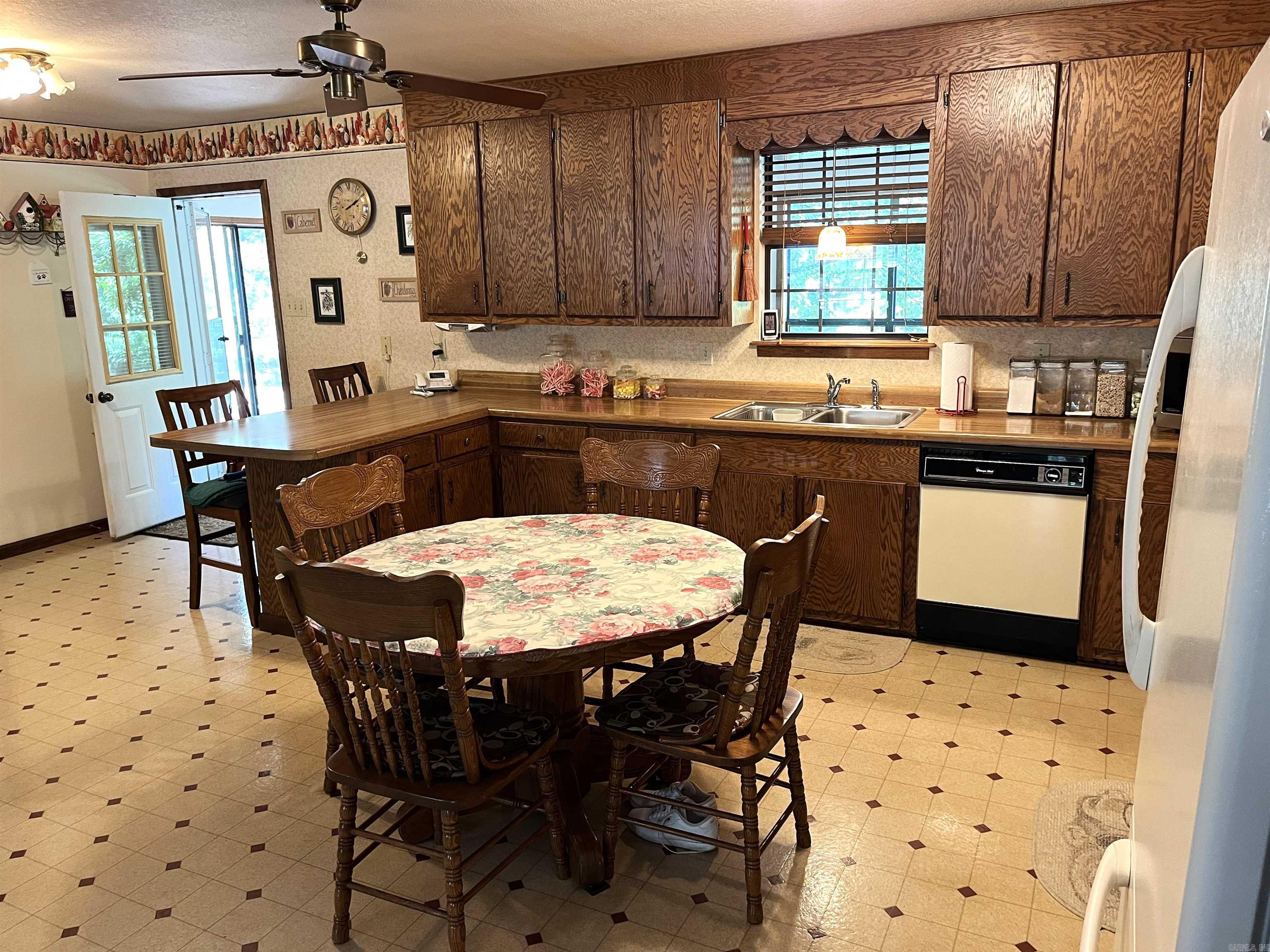 HERITAGE OAKS - Residential