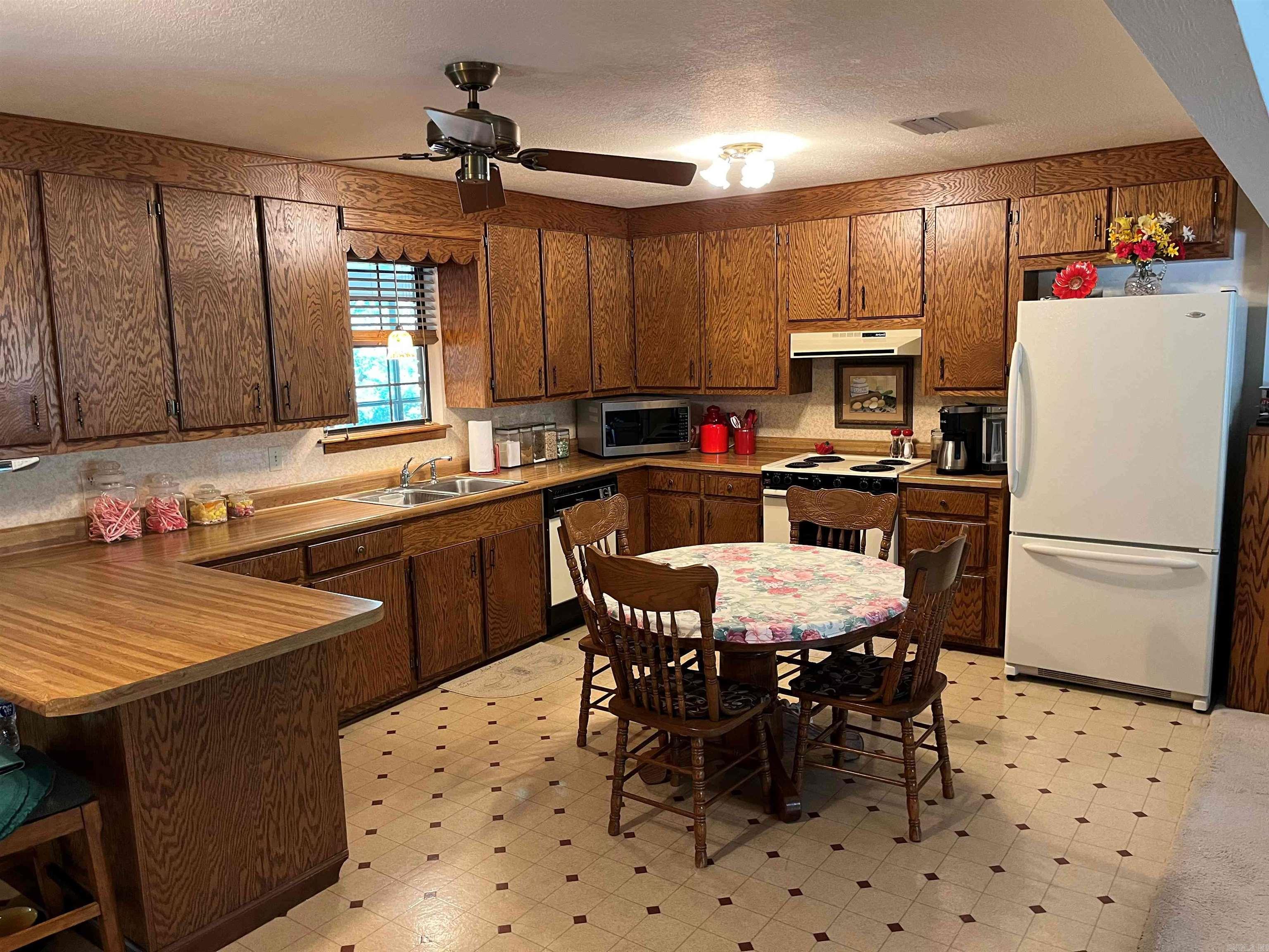 HERITAGE OAKS - Residential