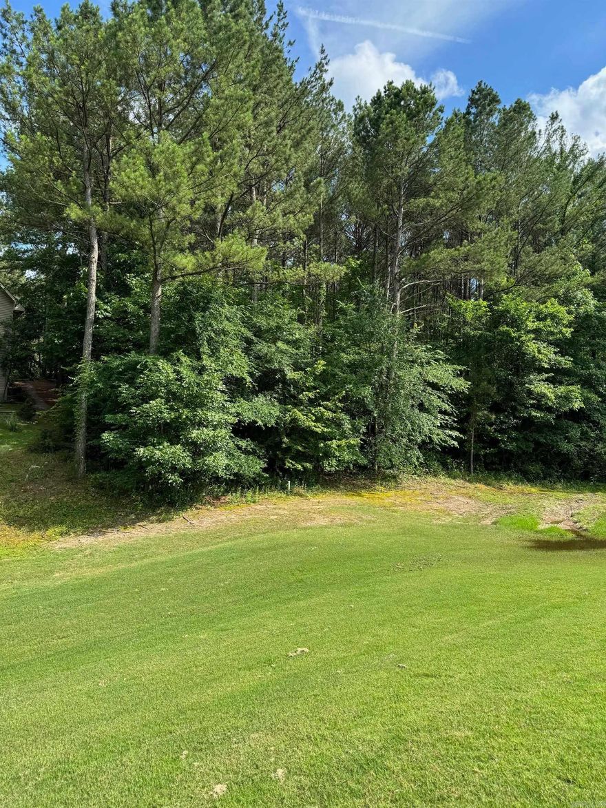 EXCELLENT LOCATION...ISABELLA GOLF COURSE...CLOSE TO THE EAST GATE...LAKE BALBOA NEARBY...CALL FOR MORE DETAILS...