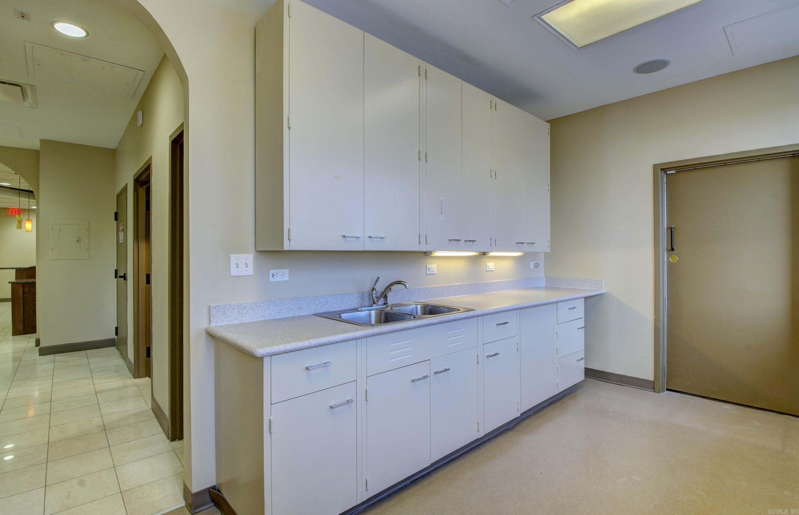 MEDICAL TOWERS HPR CONDOS - Commercial Sale