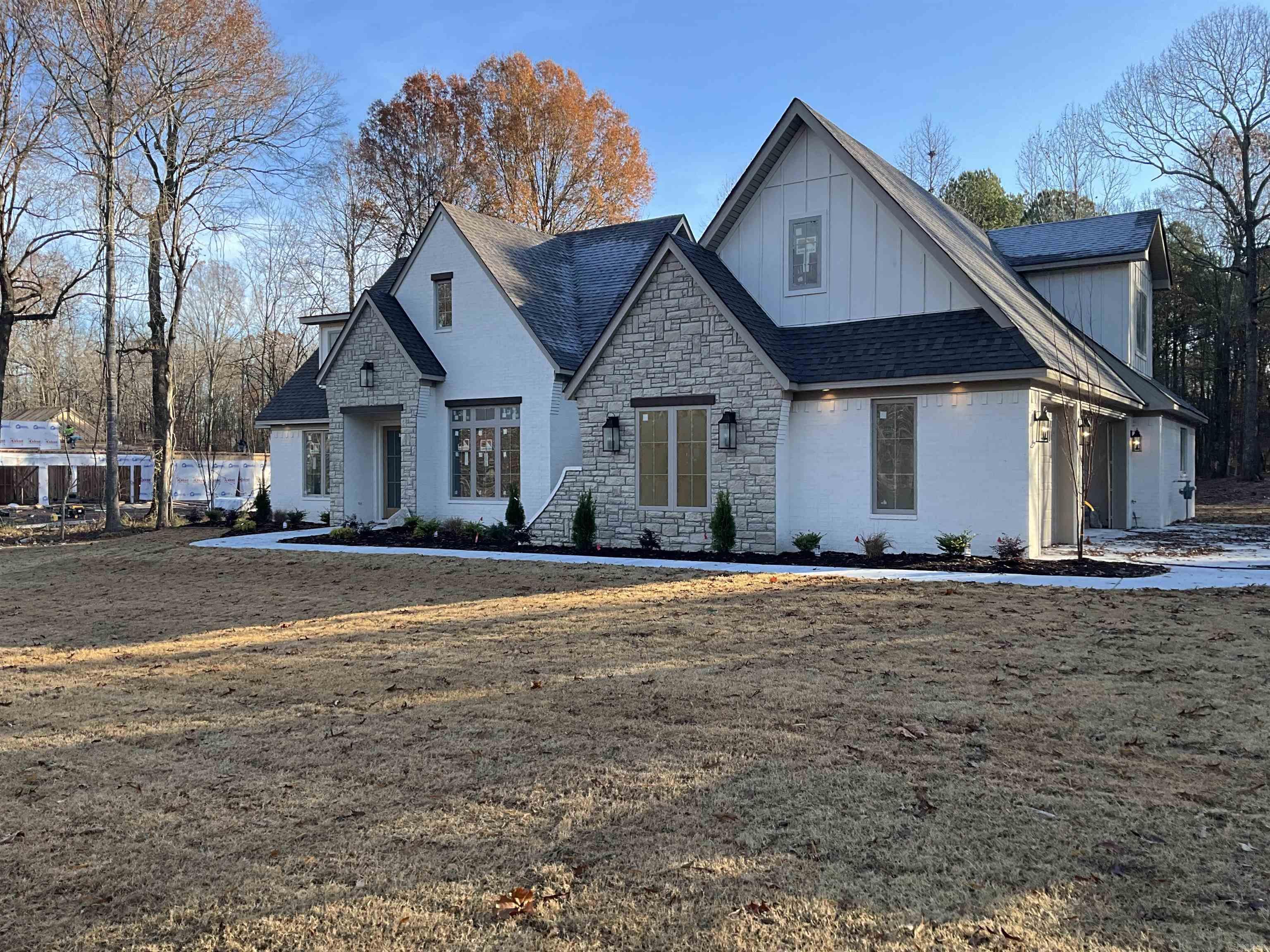 AVILLA MANOR - Residential