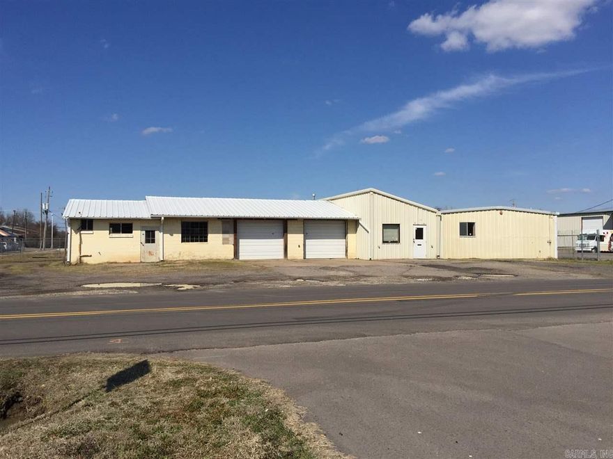 Prime Commercial location on the industrial side of town! 4400 sq ft of potential for multiple business opportunities. 3 bay doors, office area, bathroom, fenced in area