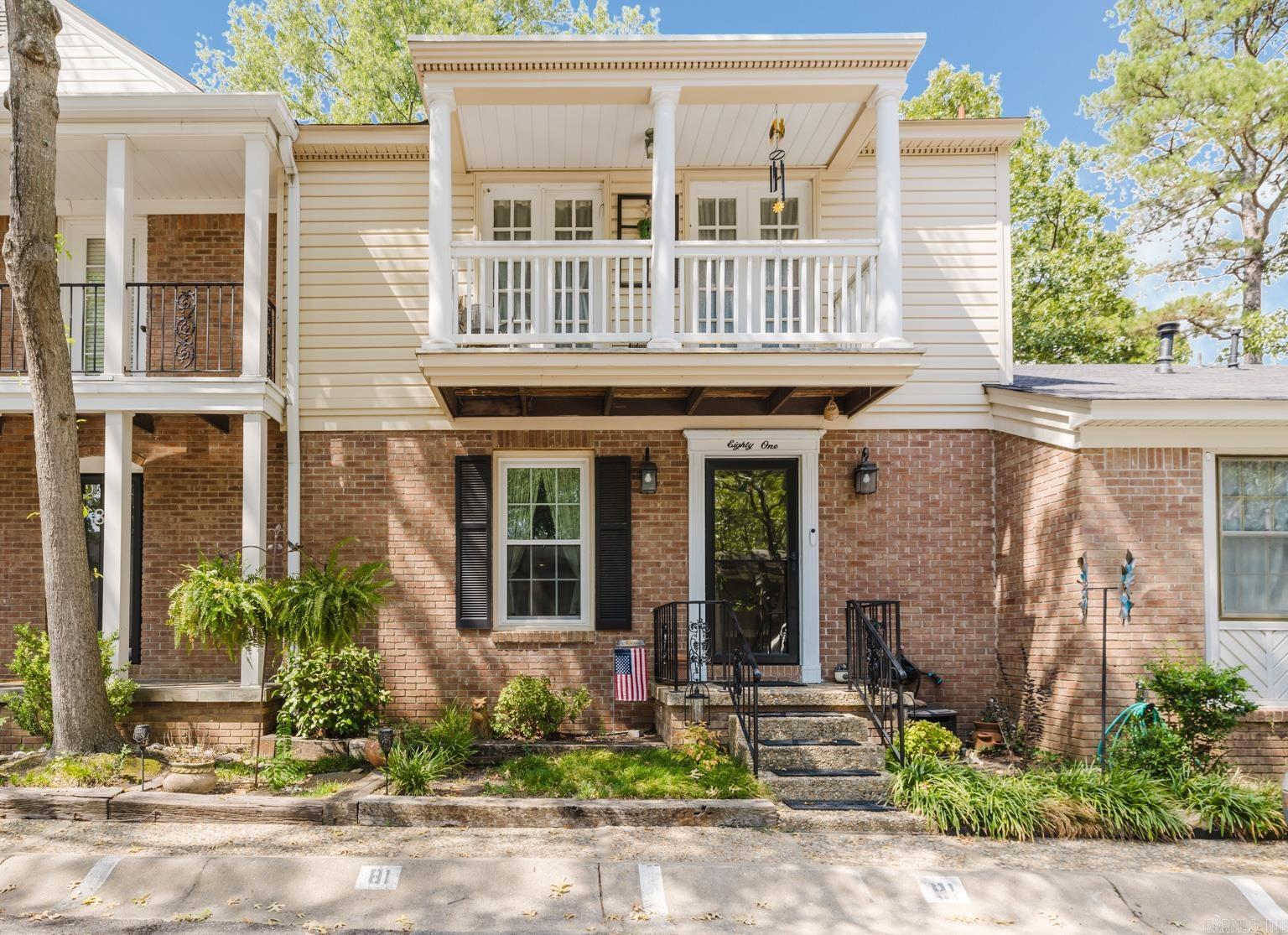 KINGSBRIDGE TWNHSE - Residential