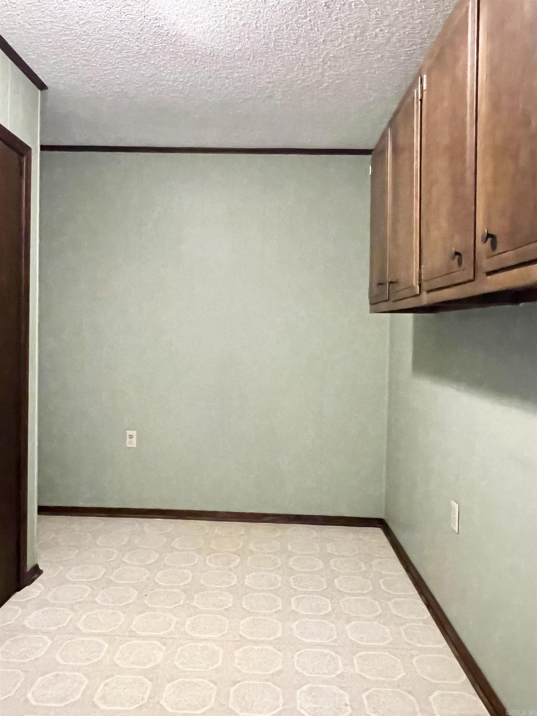 MIKE BERG LAKE - Residential