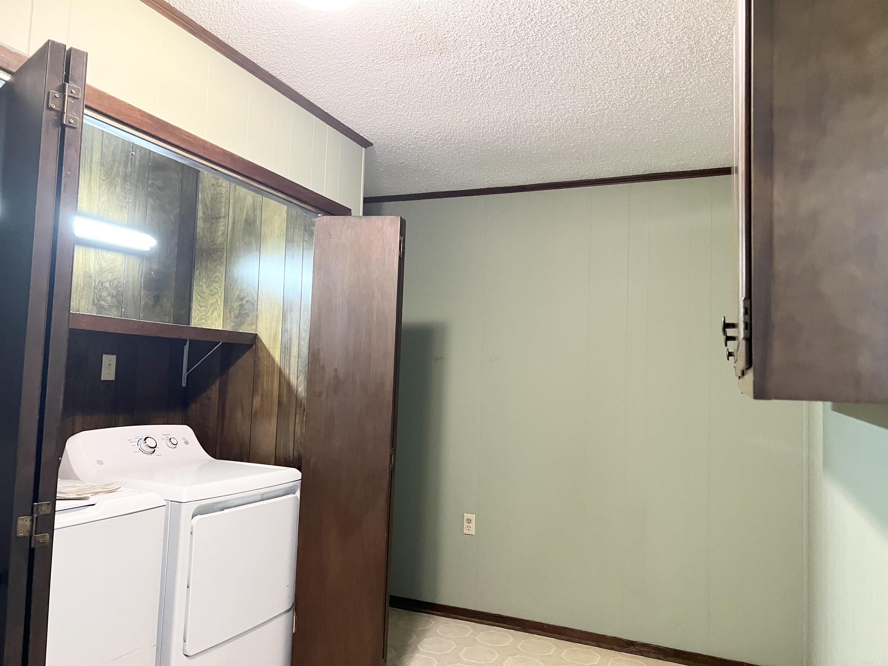 MIKE BERG LAKE - Residential