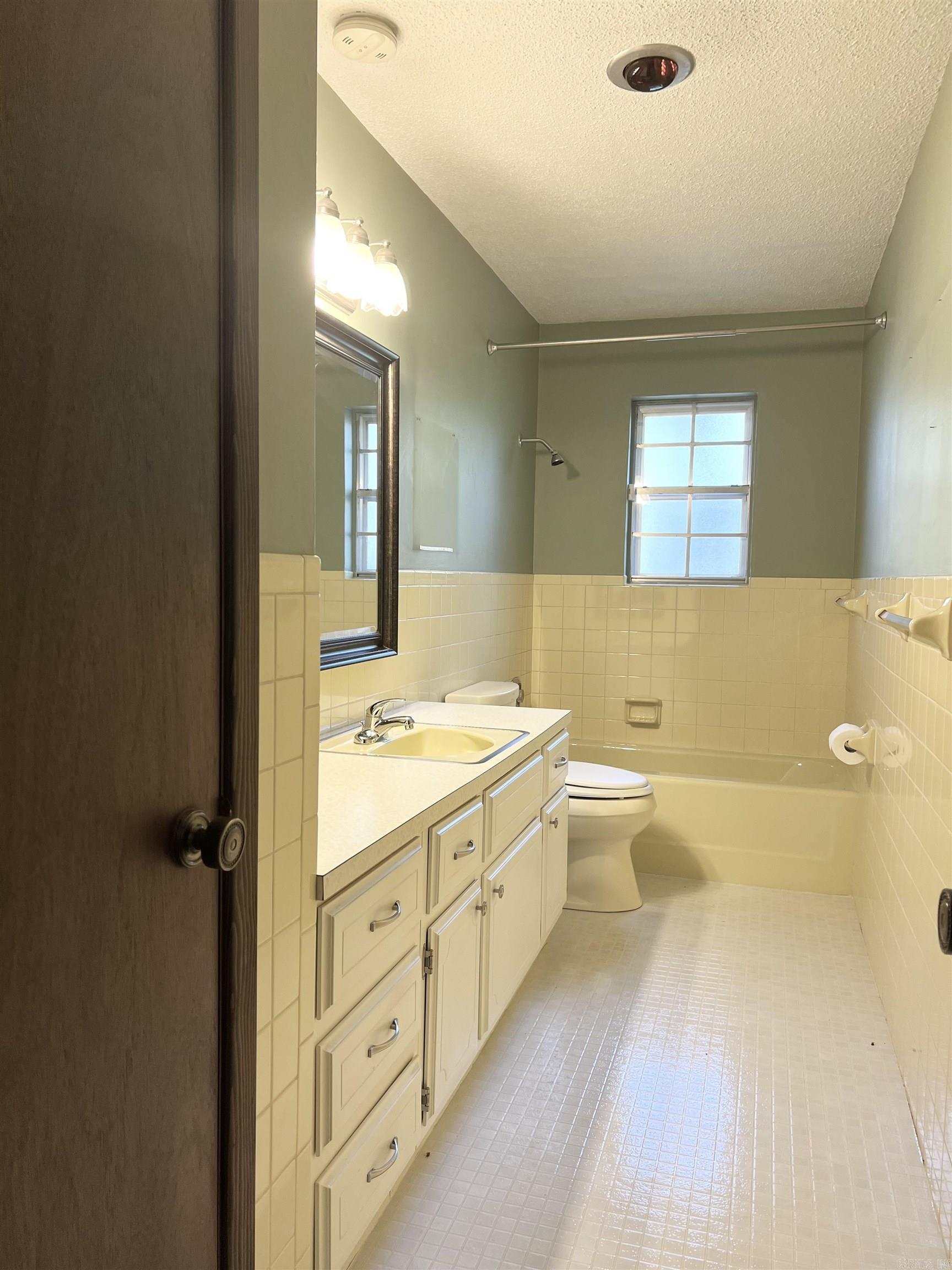 MIKE BERG LAKE - Residential