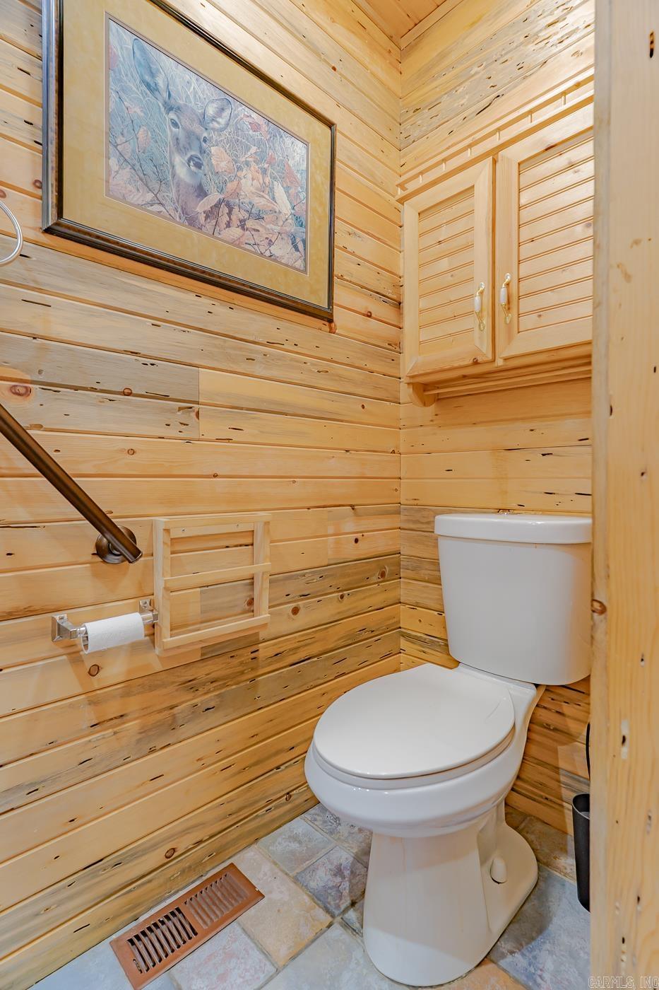 WEST LAKE HIDDEN VALLEY - Residential