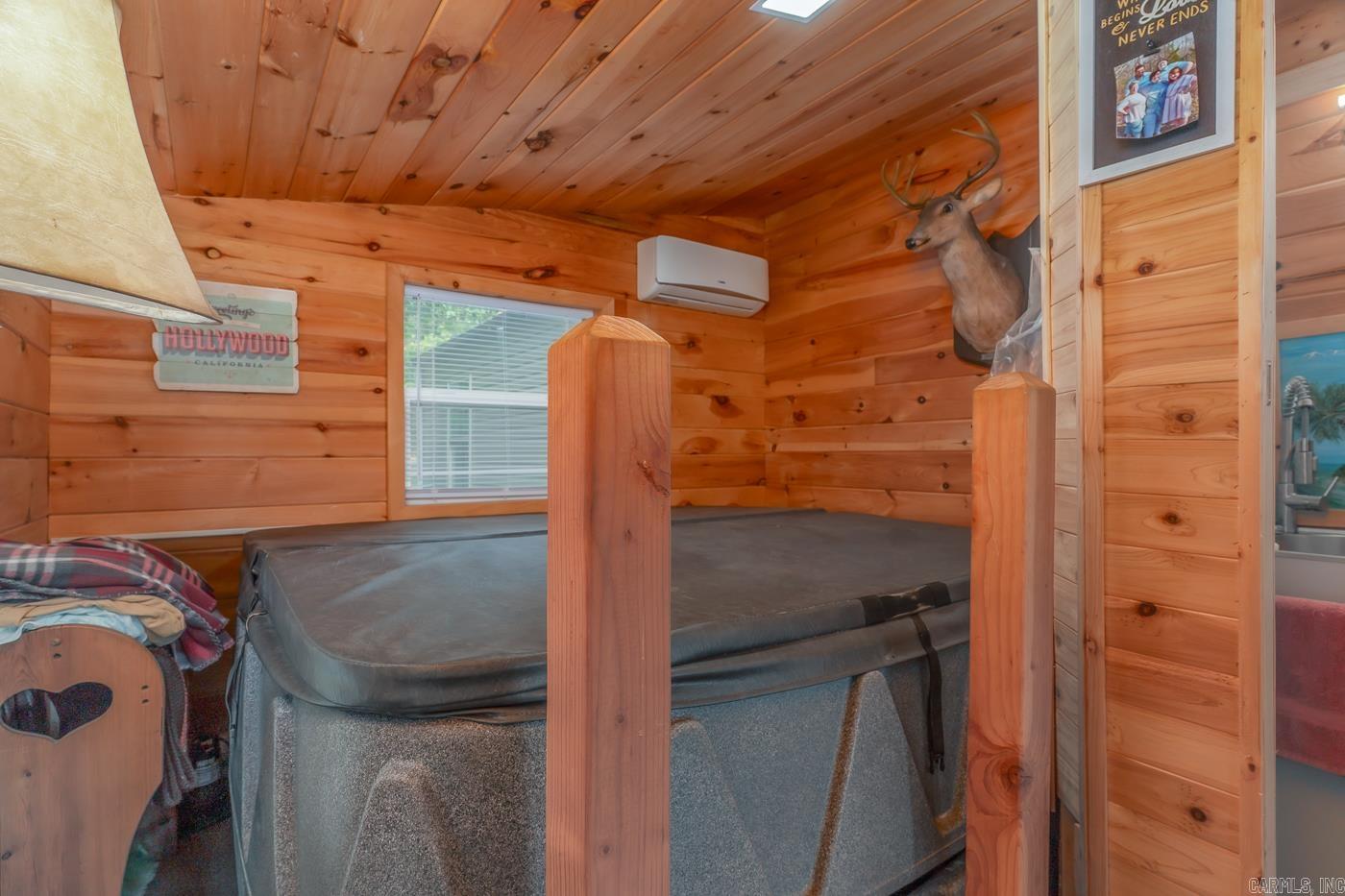 WEST LAKE HIDDEN VALLEY - Residential