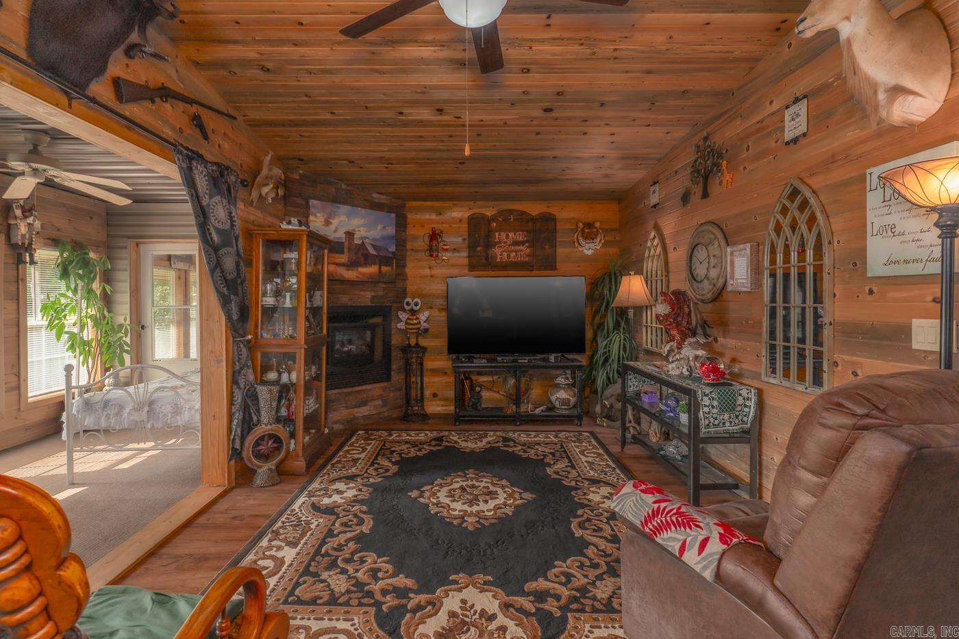 WEST LAKE HIDDEN VALLEY - Residential