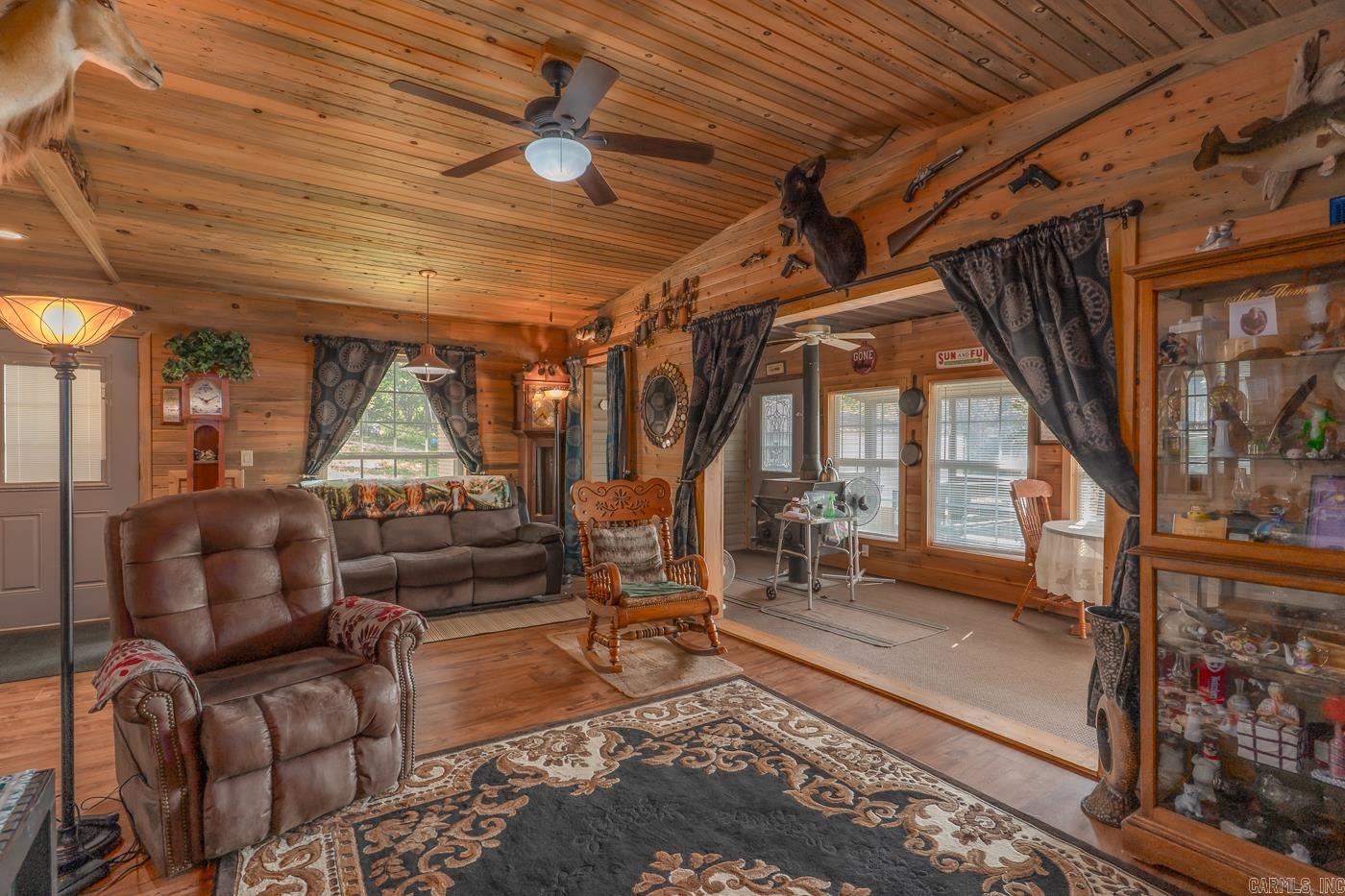 WEST LAKE HIDDEN VALLEY - Residential