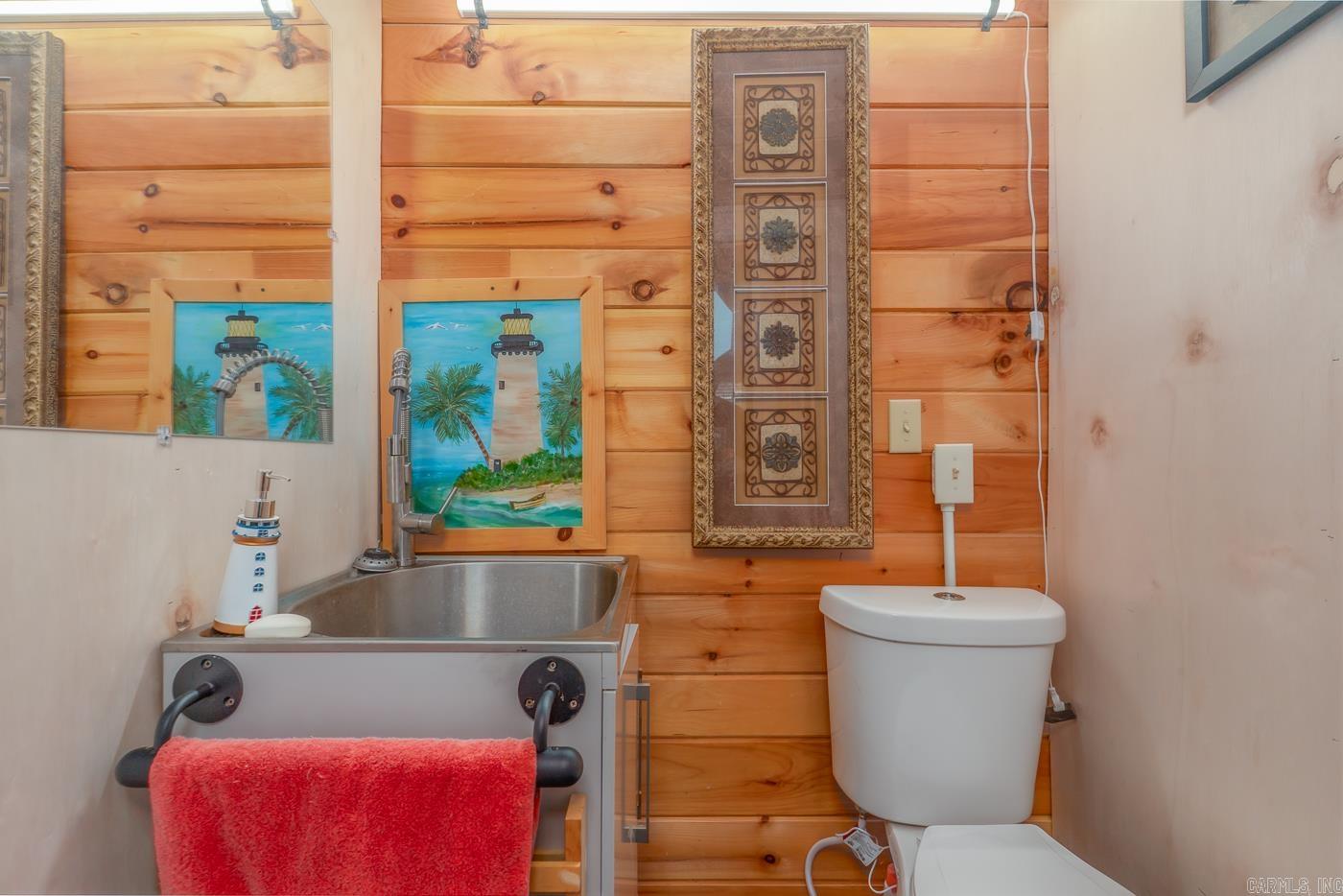 WEST LAKE HIDDEN VALLEY - Residential