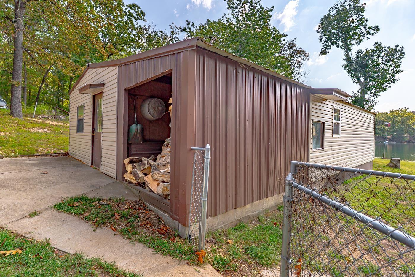 WEST LAKE HIDDEN VALLEY - Residential