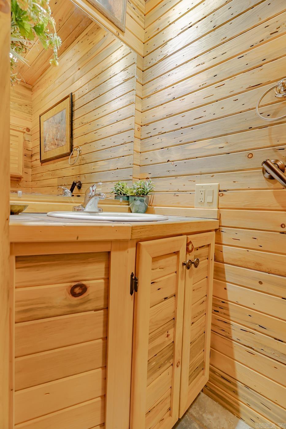 WEST LAKE HIDDEN VALLEY - Residential