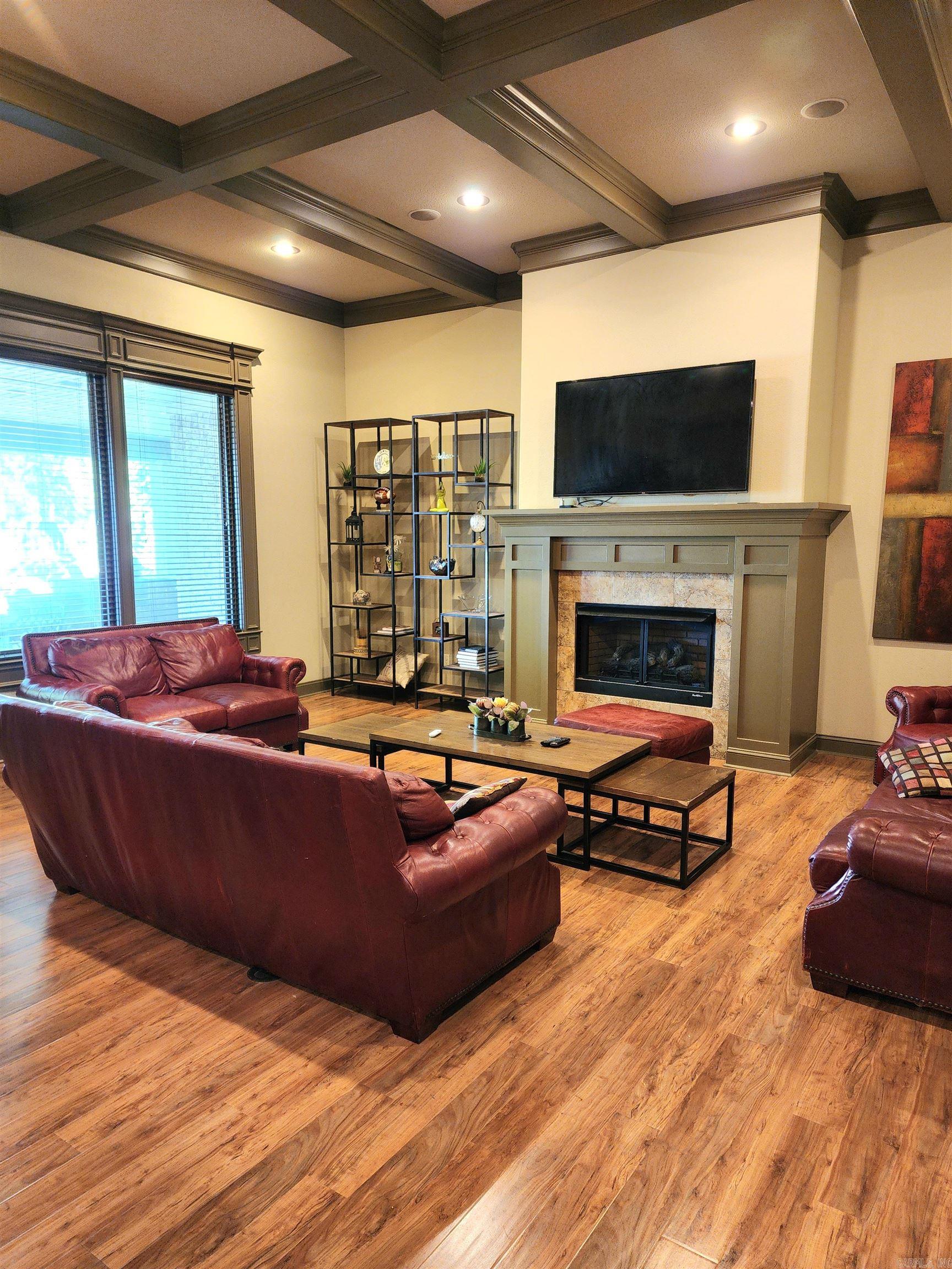 HURRICANE LAKE EST - Residential