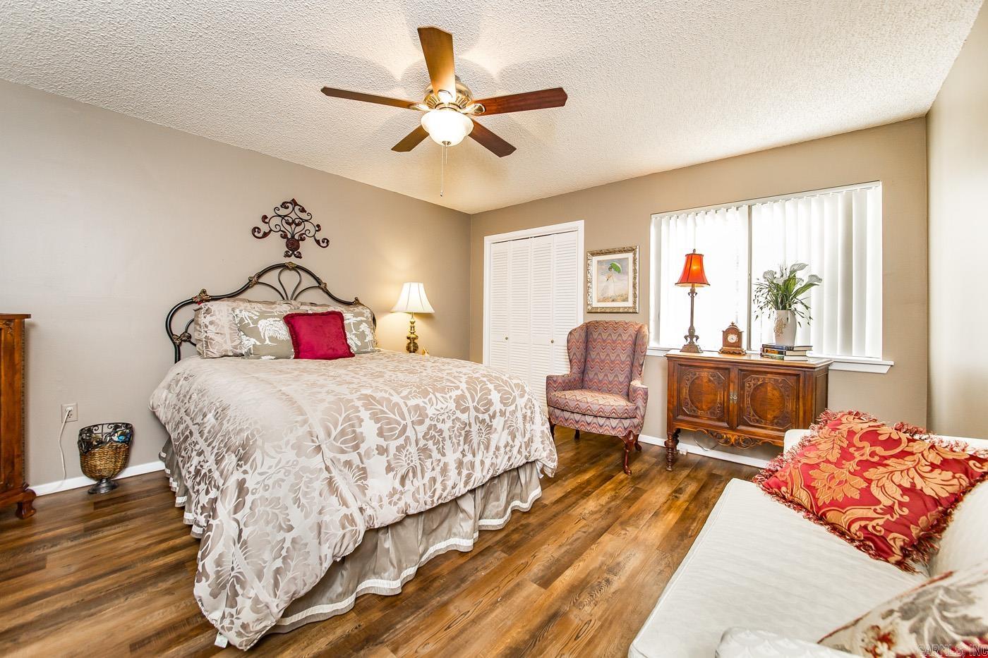 COUNTRY CLUB RIDGE - Residential