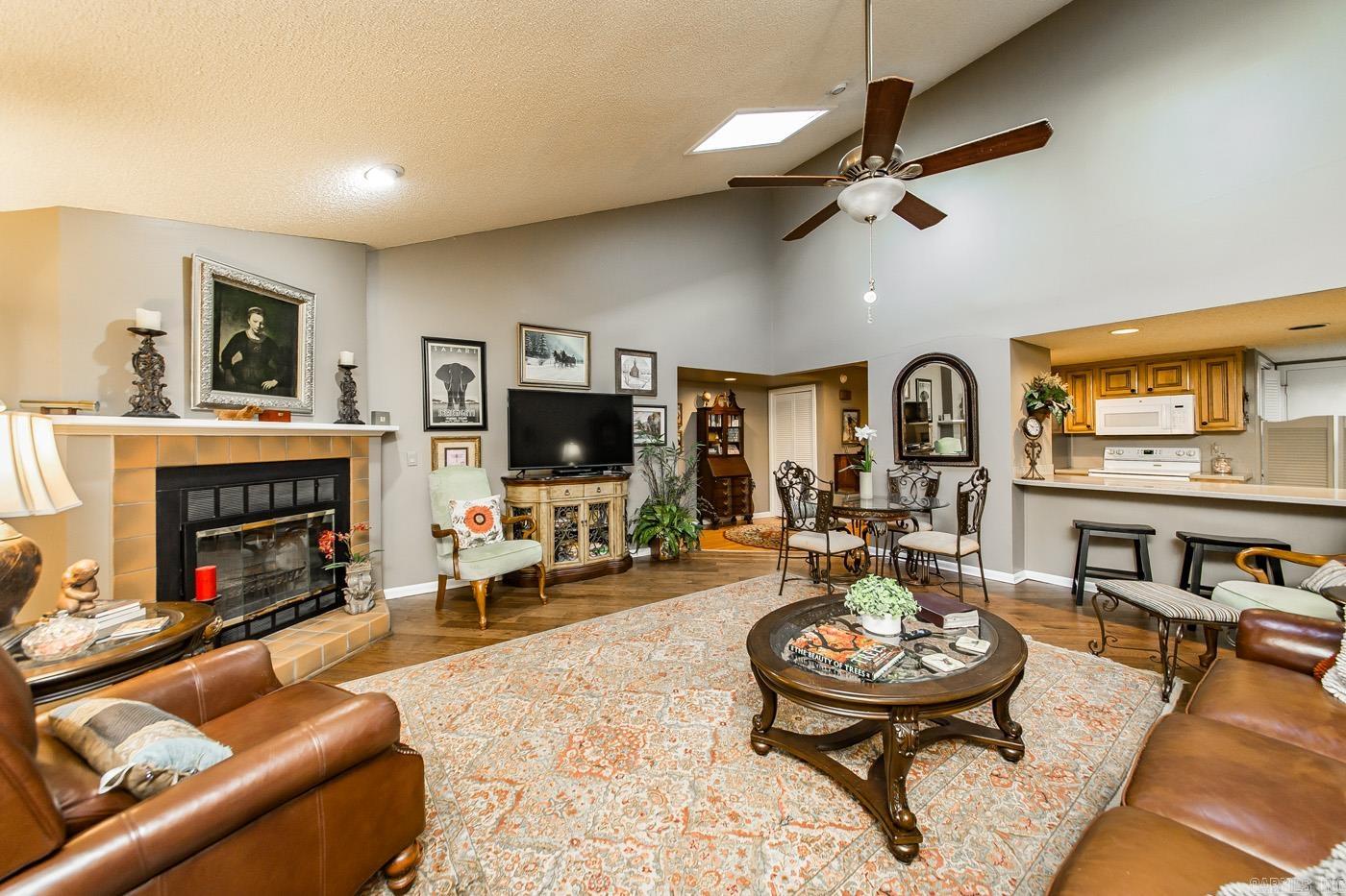 COUNTRY CLUB RIDGE - Residential