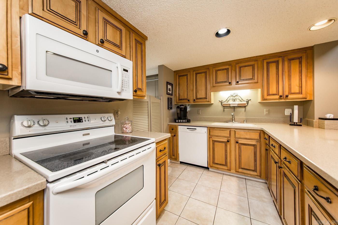 COUNTRY CLUB RIDGE - Residential