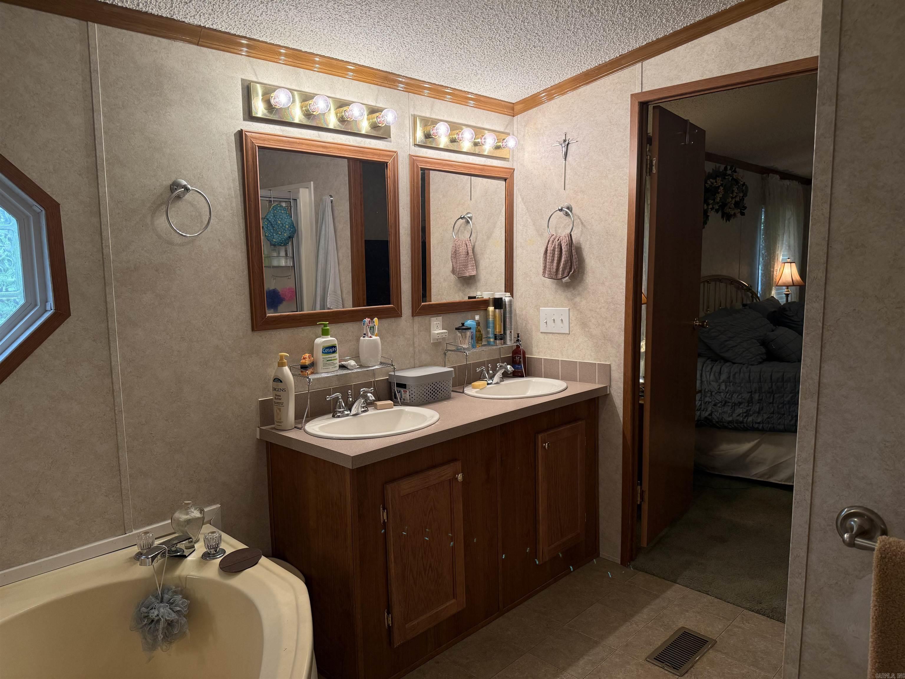 SCENIC PLACE - COVE CREEK - Residential